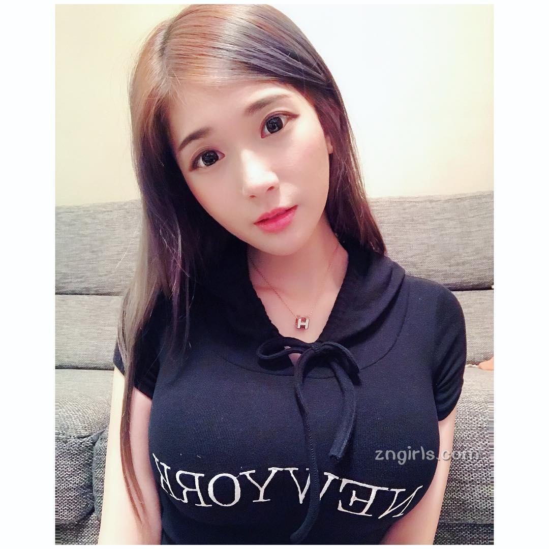 谢薇安Vivian- 台湾正妹大秀深邃事业线