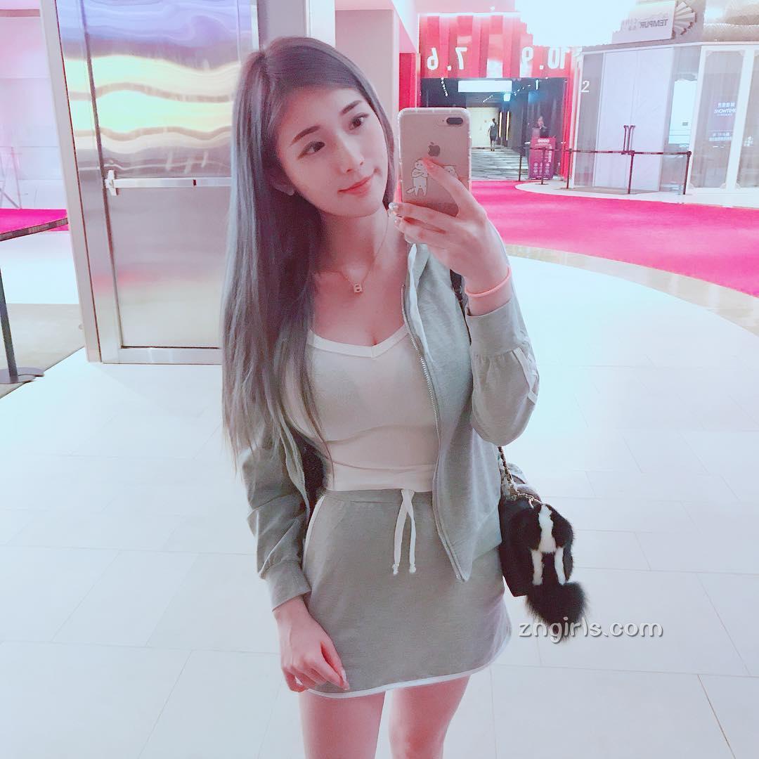 谢薇安Vivian- 台湾正妹大秀深邃事业线