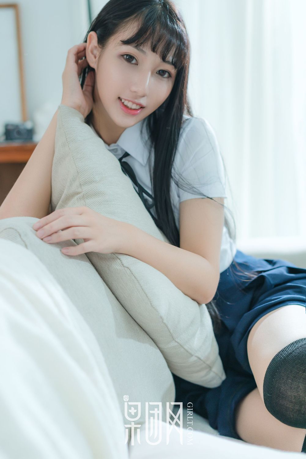软妹子宓兔兔er 日系学生装香肩玉背