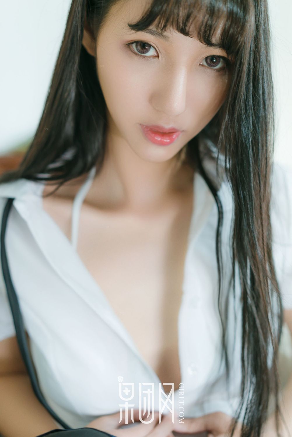 软妹子宓兔兔er 日系学生装香肩玉背