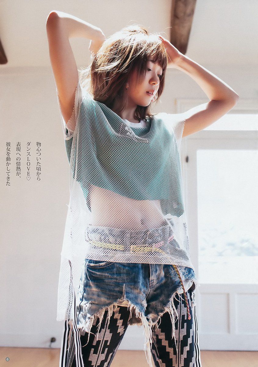 声优斉藤朱夏Solo写真出道 黑色紧身连衣裙无声魅力