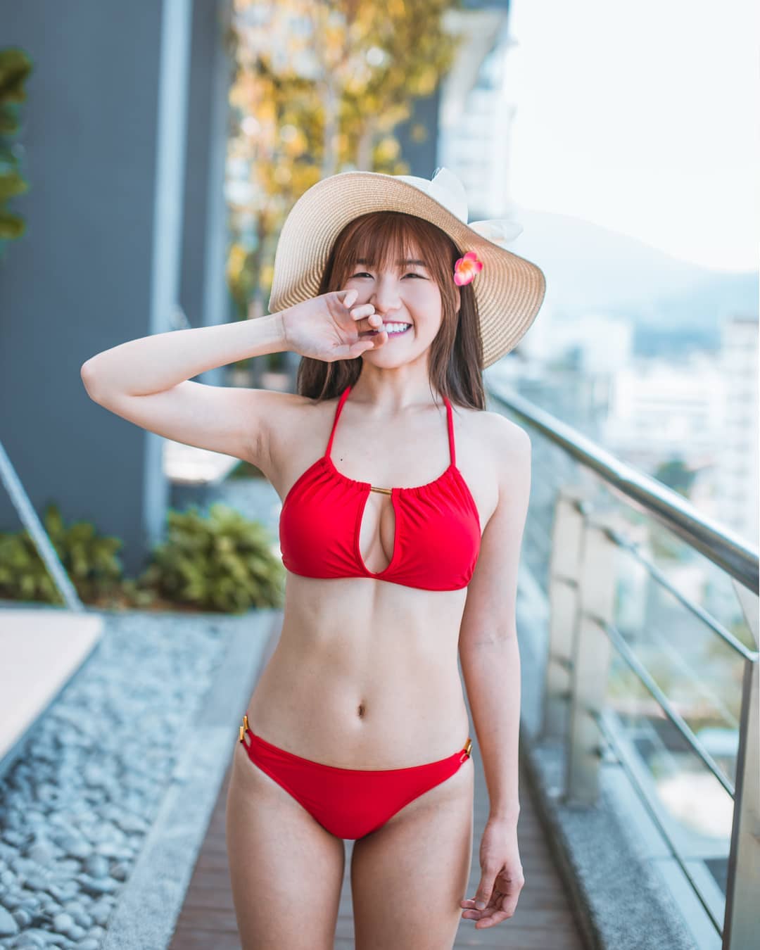 收红包啦!大马正妹萧佩儿挺「黄金奶」来拜年