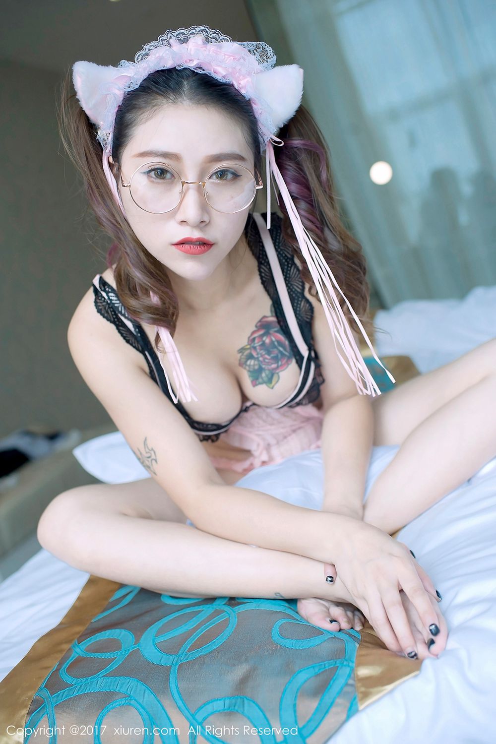 御姐范美人杜花花 开胸睡衣粉色蕾丝猫