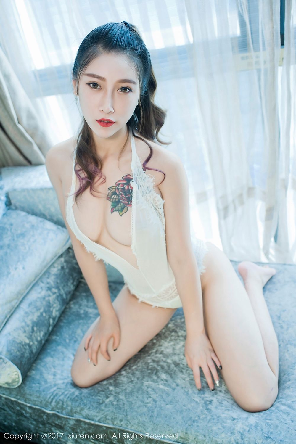 御姐范美人杜花花 开胸睡衣粉色蕾丝猫