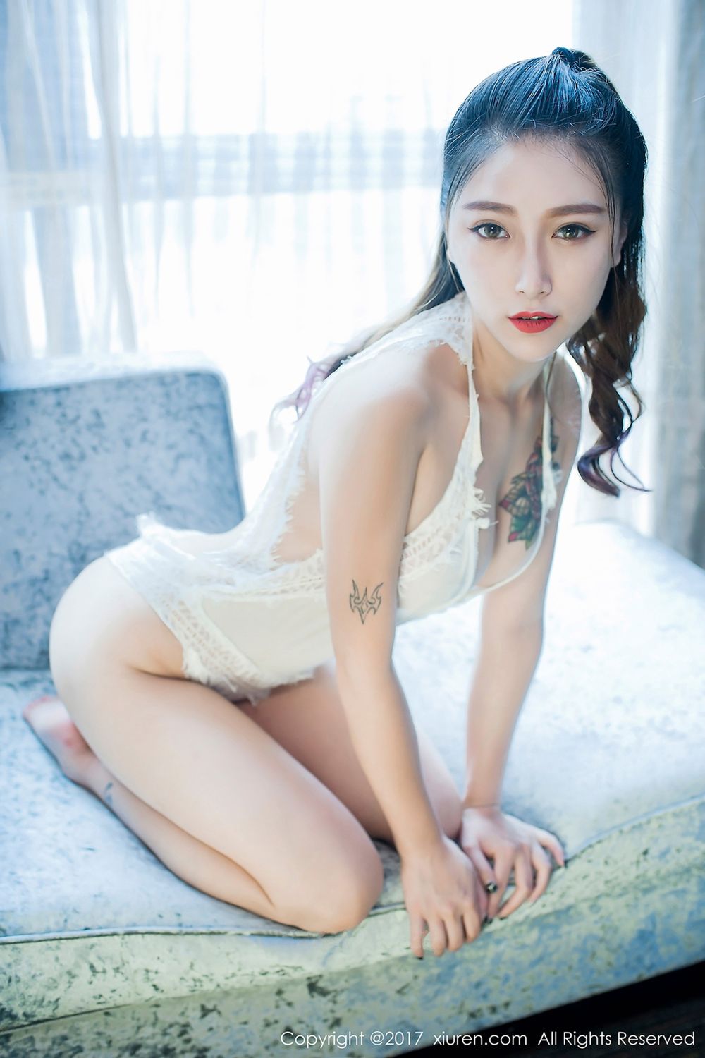 御姐范美人杜花花 开胸睡衣粉色蕾丝猫