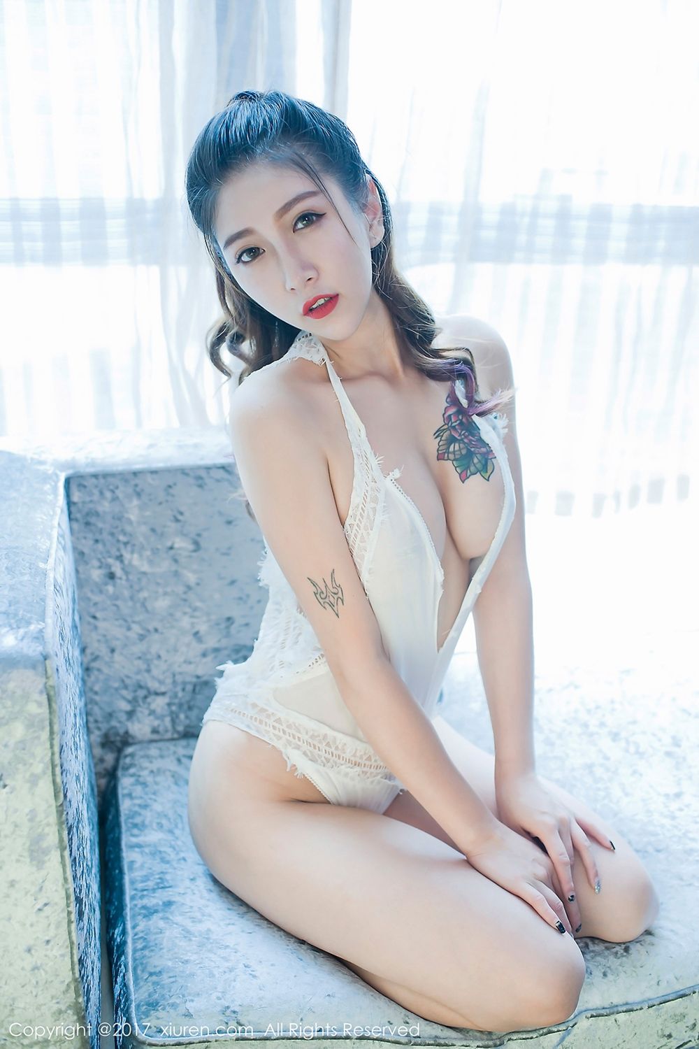 御姐范美人杜花花 开胸睡衣粉色蕾丝猫