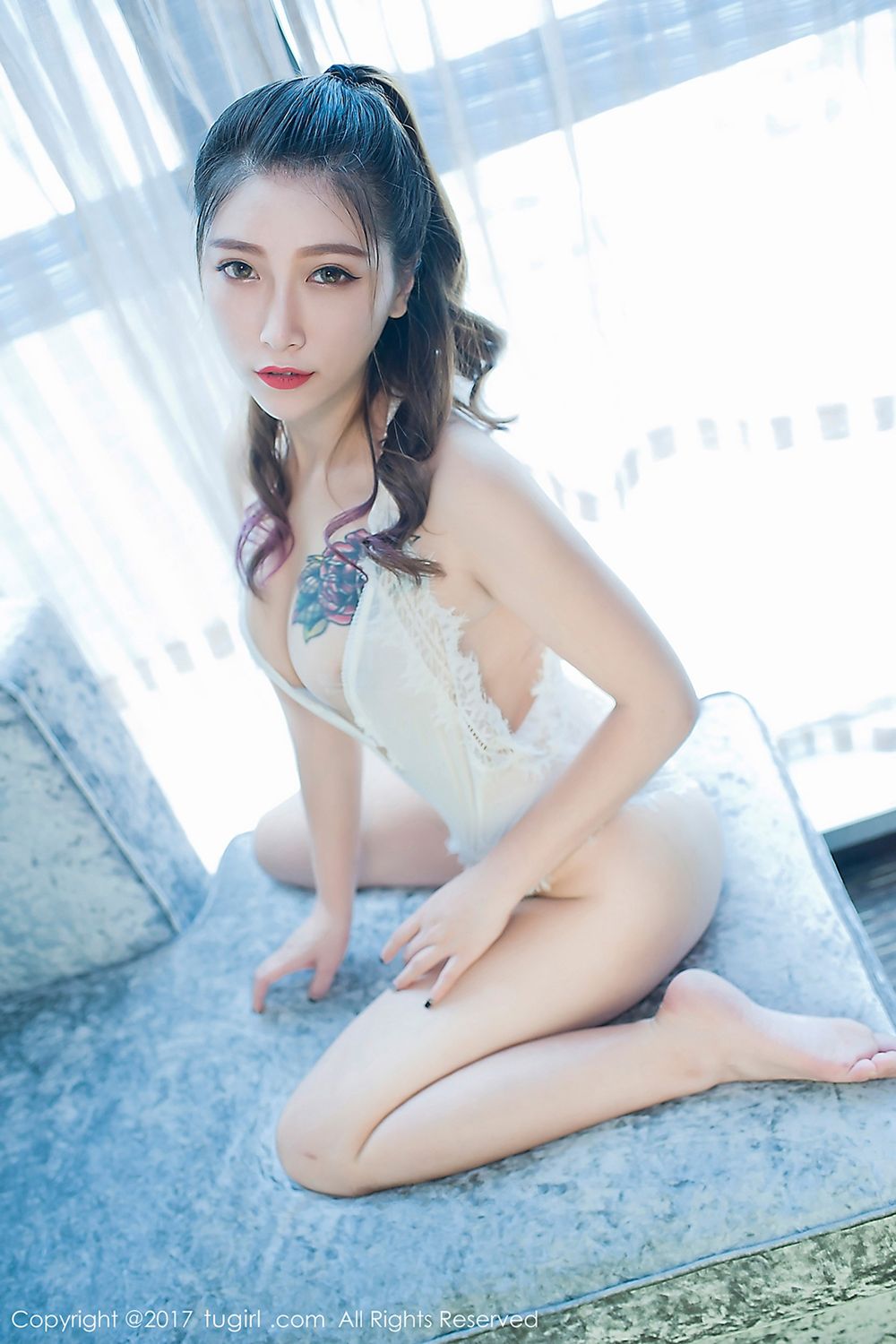 御姐范美人杜花花 开胸睡衣粉色蕾丝猫