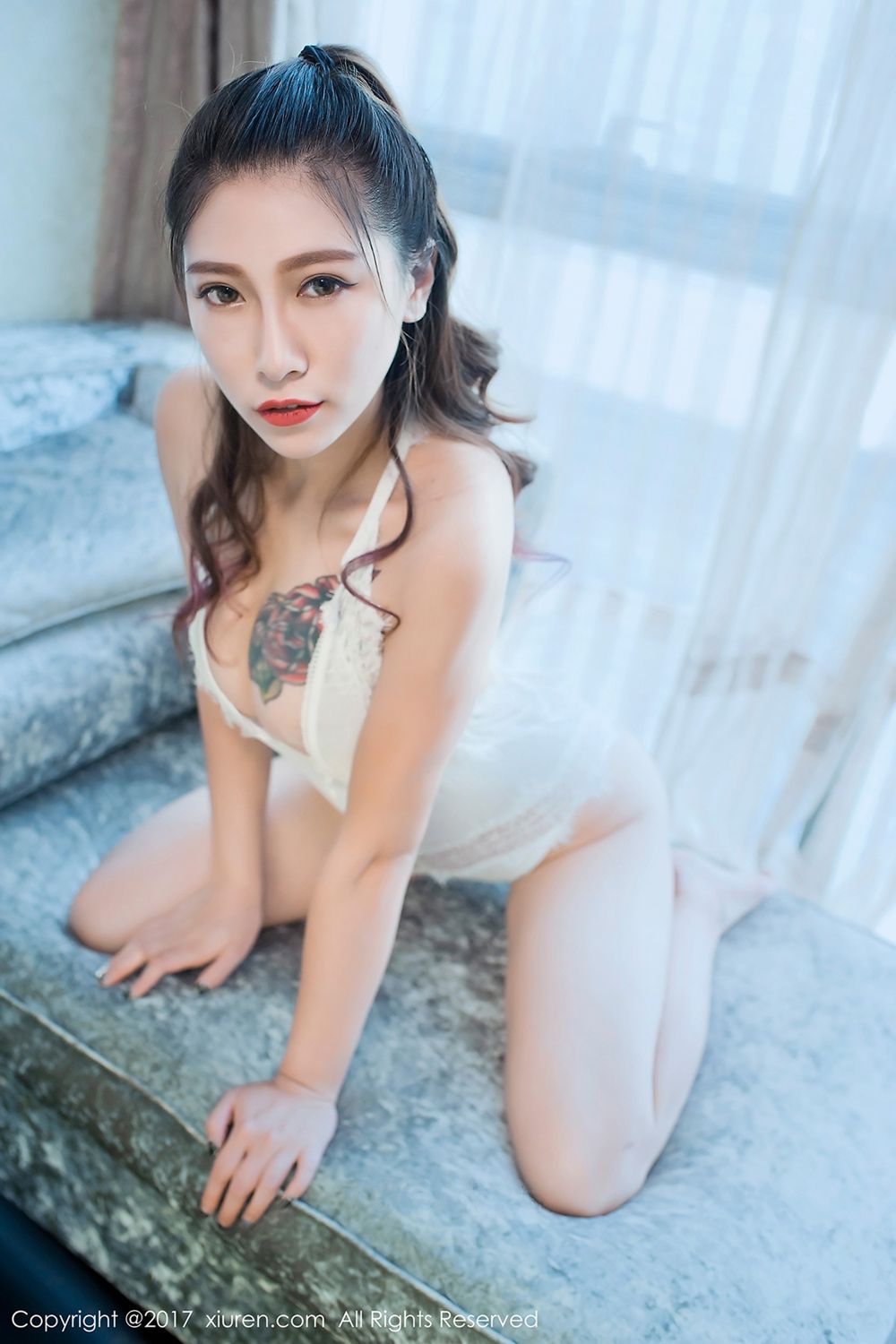 御姐范美人杜花花 开胸睡衣粉色蕾丝猫