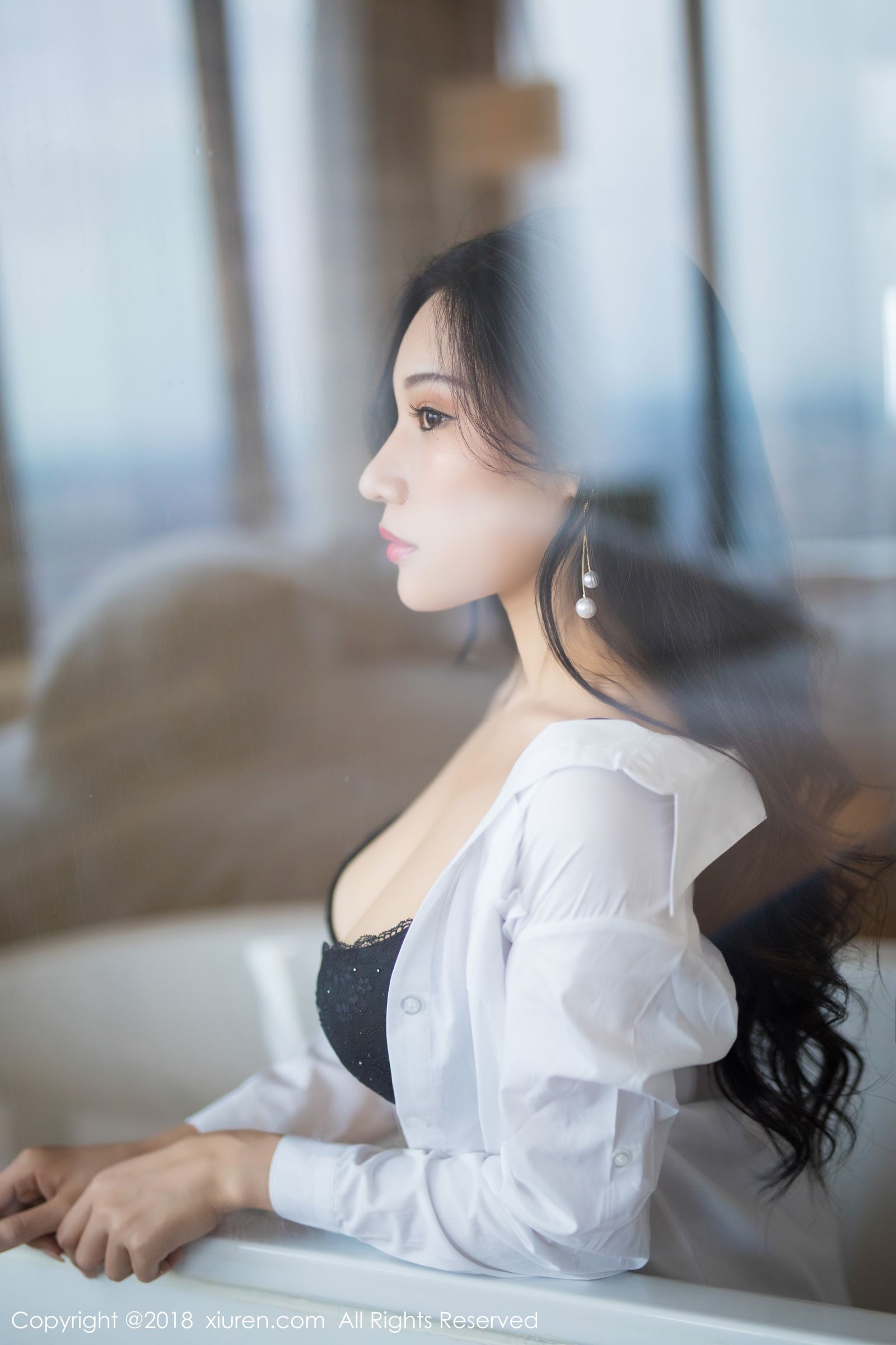 气质模特小狐狸Sica 黑内衣搭配白衬衫