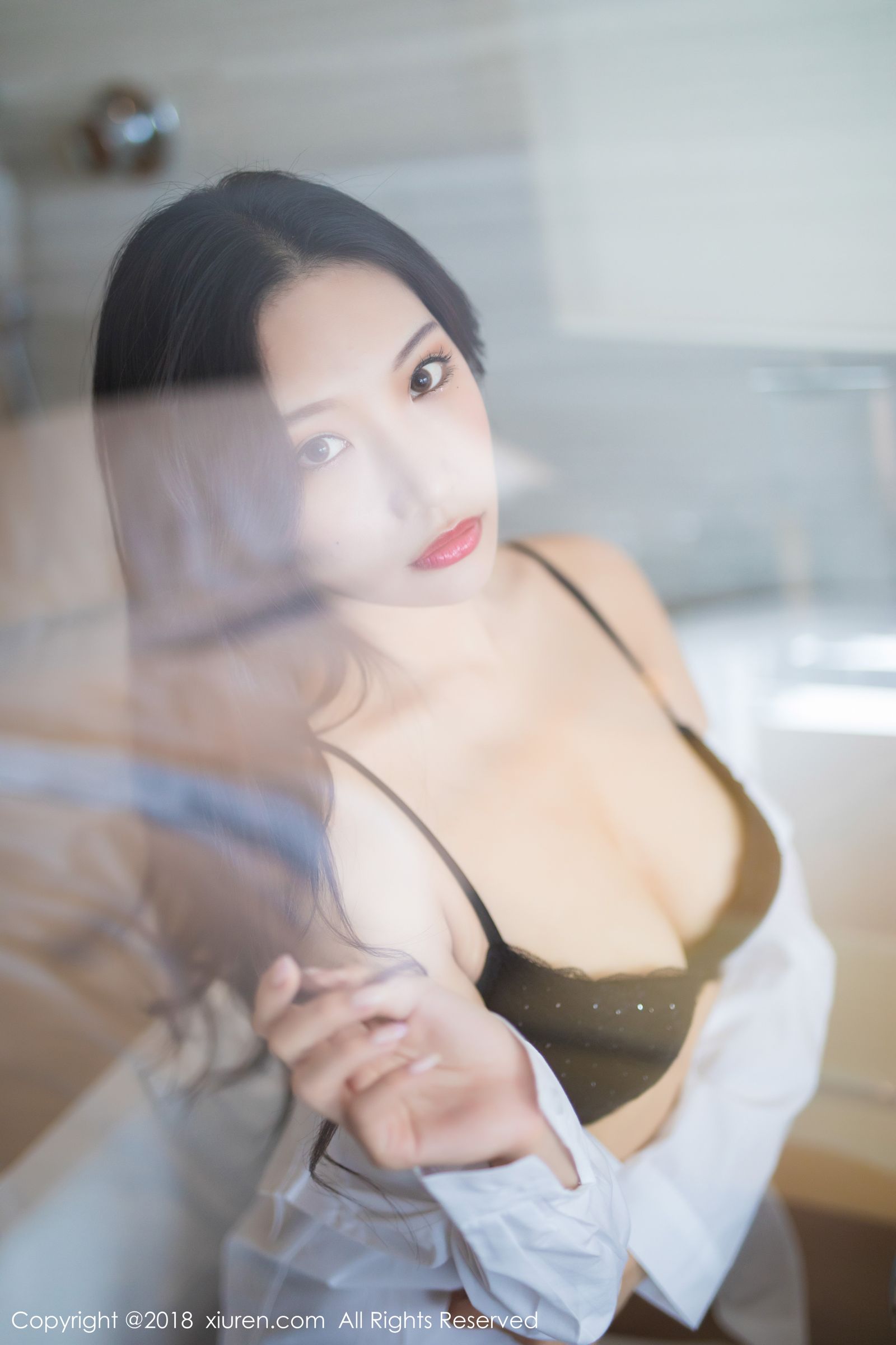 气质模特小狐狸Sica 黑内衣搭配白衬衫
