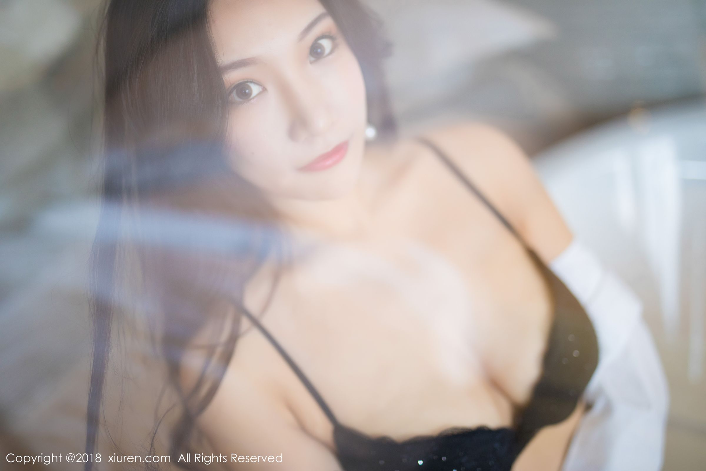 气质模特小狐狸Sica 黑内衣搭配白衬衫