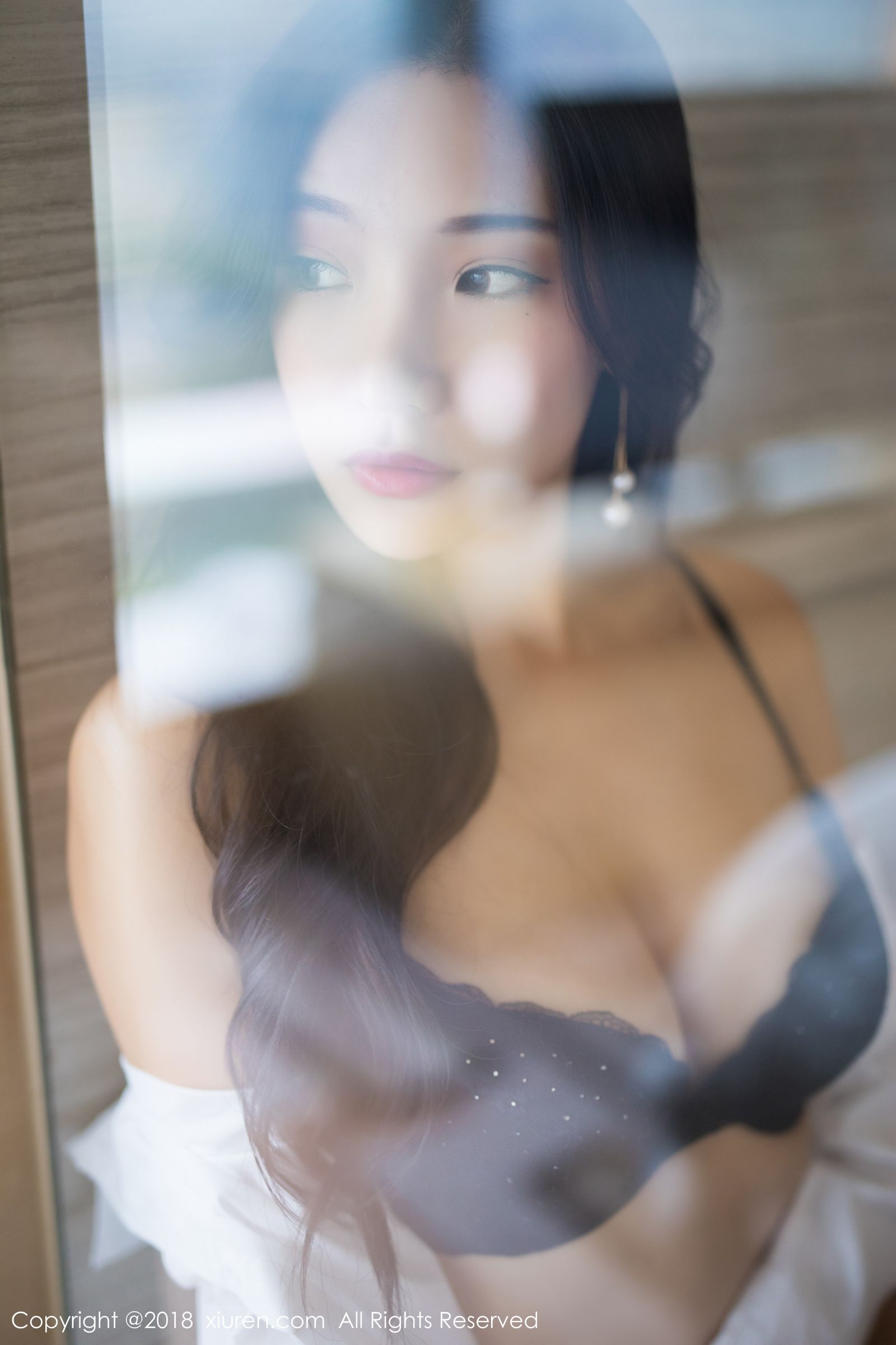 气质模特小狐狸Sica 黑内衣搭配白衬衫