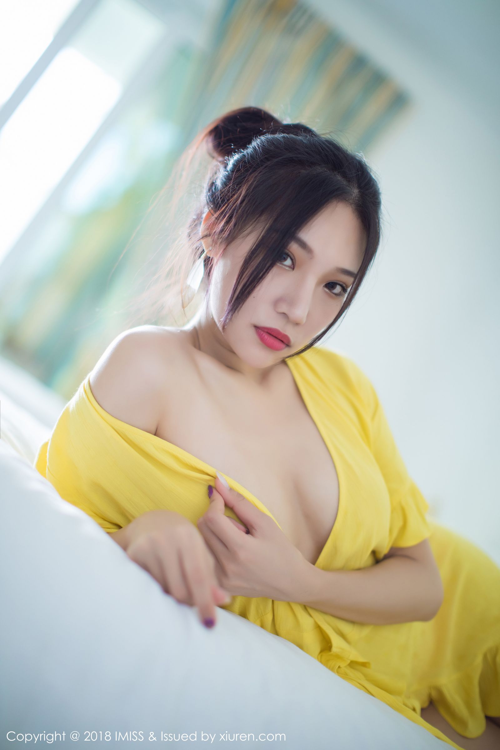 气质模特小狐狸Sica 黄与粉色服饰蕾丝袜
