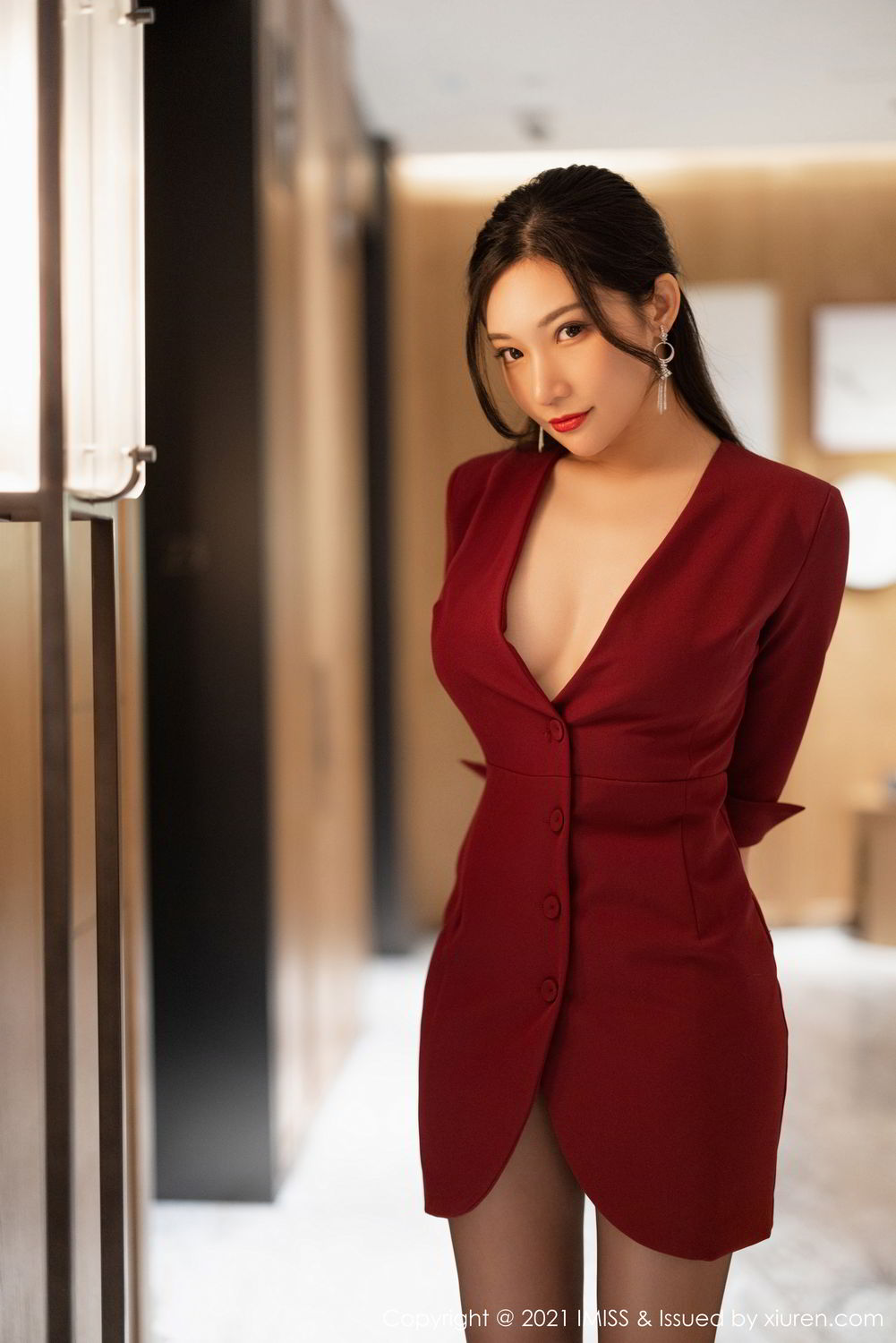 女神小狐狸Kathryn 猩红华丽的大衣