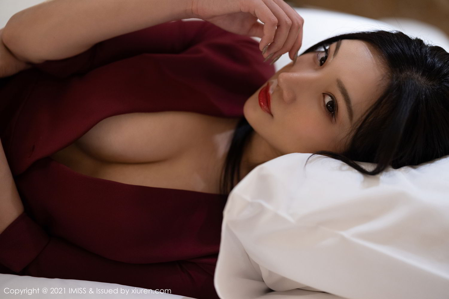女神小狐狸Kathryn 猩红华丽的大衣