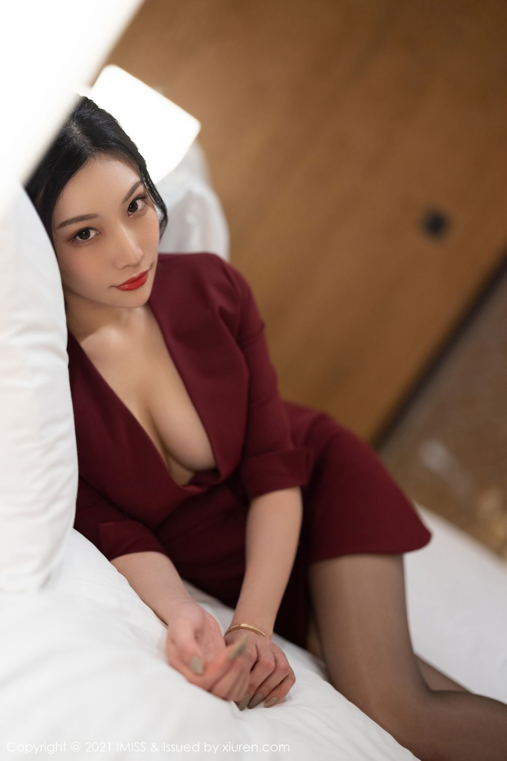 女神小狐狸Kathryn 猩红华丽的大衣