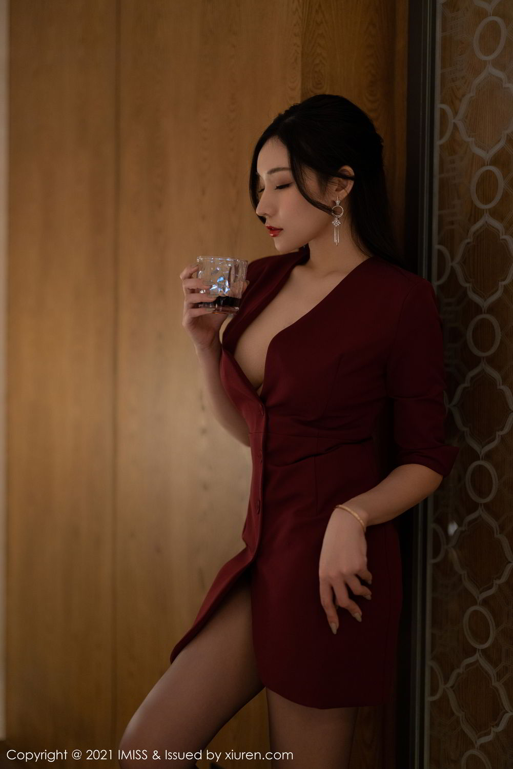 女神小狐狸Kathryn 猩红华丽的大衣