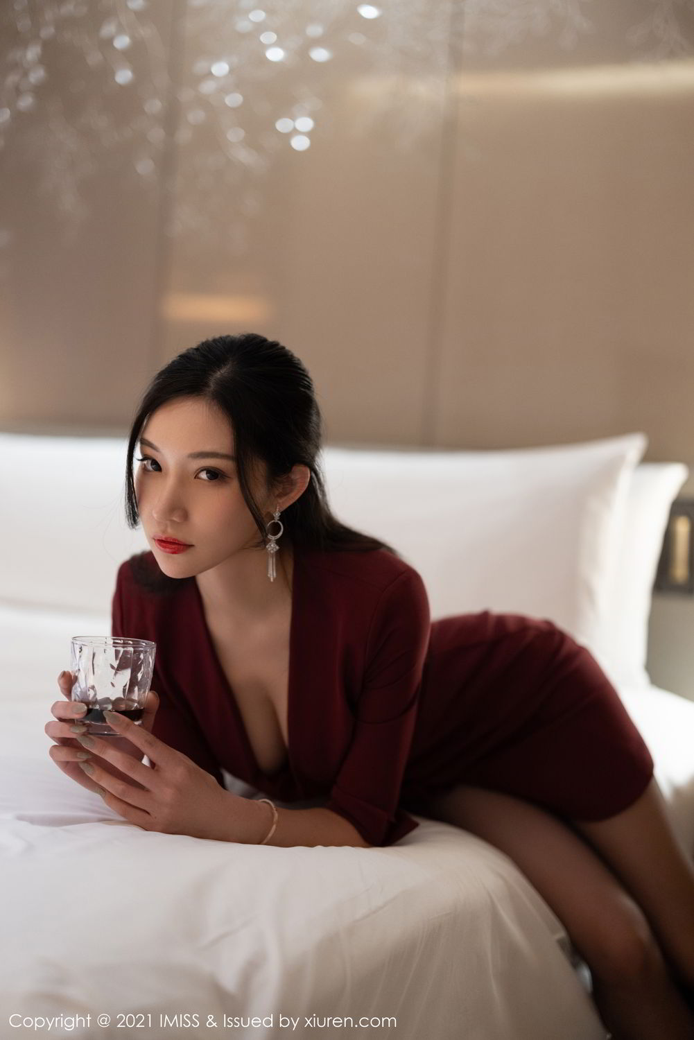 女神小狐狸Kathryn 猩红华丽的大衣