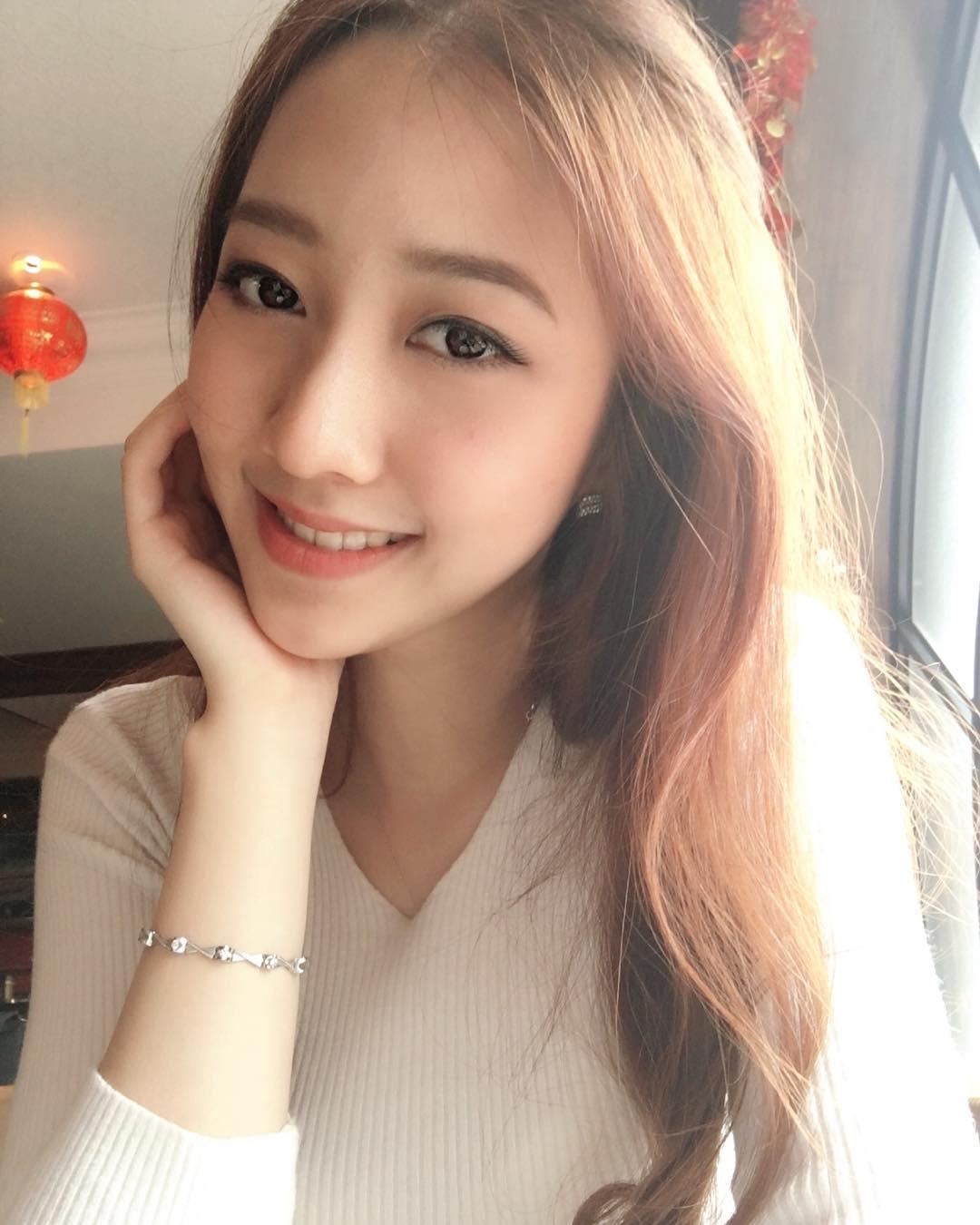 港姐亚军何依婷IG私房美照