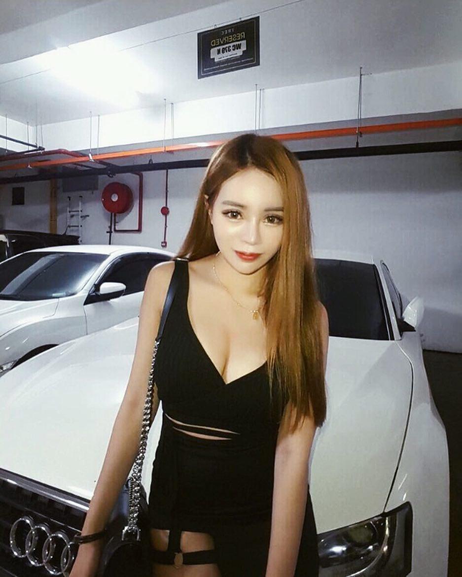 油腻的妹子Carmen Wen 待她长发及腰娶她可好?