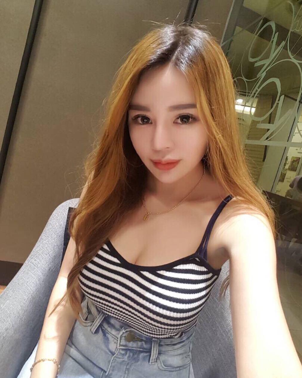 油腻的妹子Carmen Wen 待她长发及腰娶她可好?