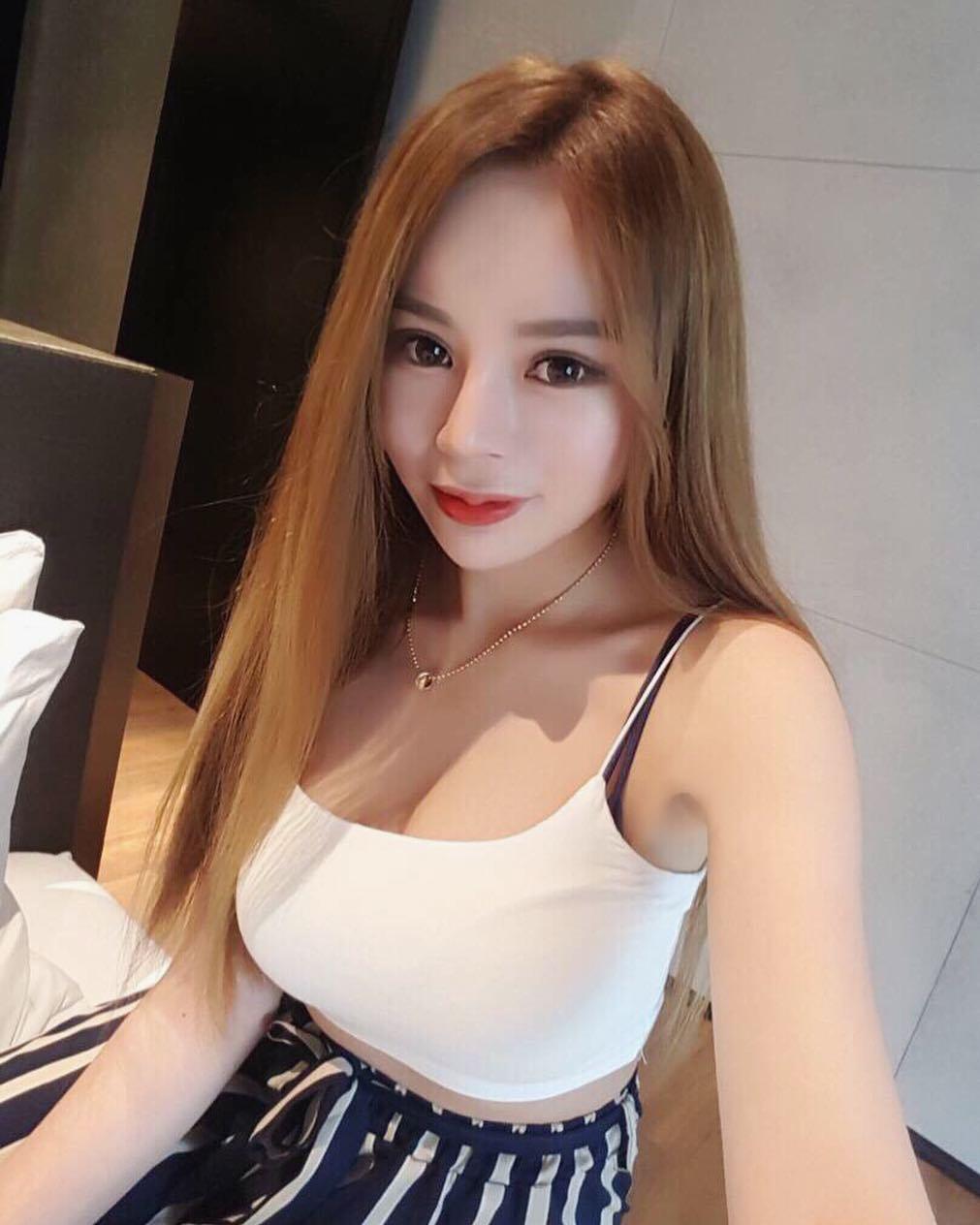 油腻的妹子Carmen Wen 待她长发及腰娶她可好?