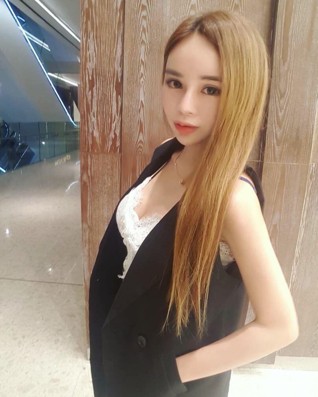 油腻的妹子Carmen Wen 待她长发及腰娶她可好?