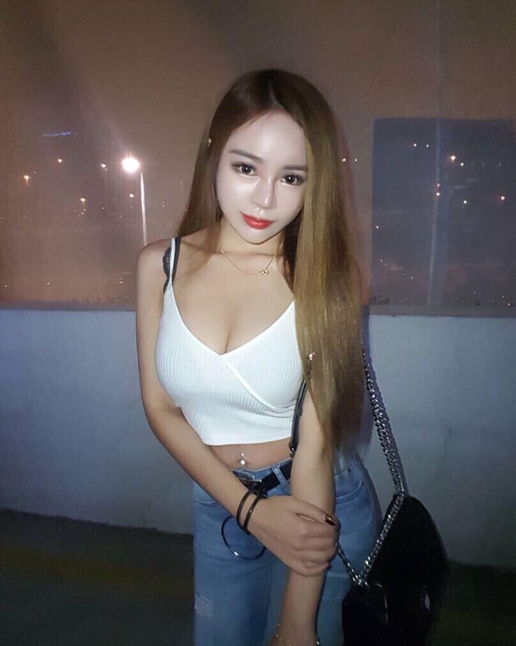 油腻的妹子Carmen Wen 待她长发及腰娶她可好?
