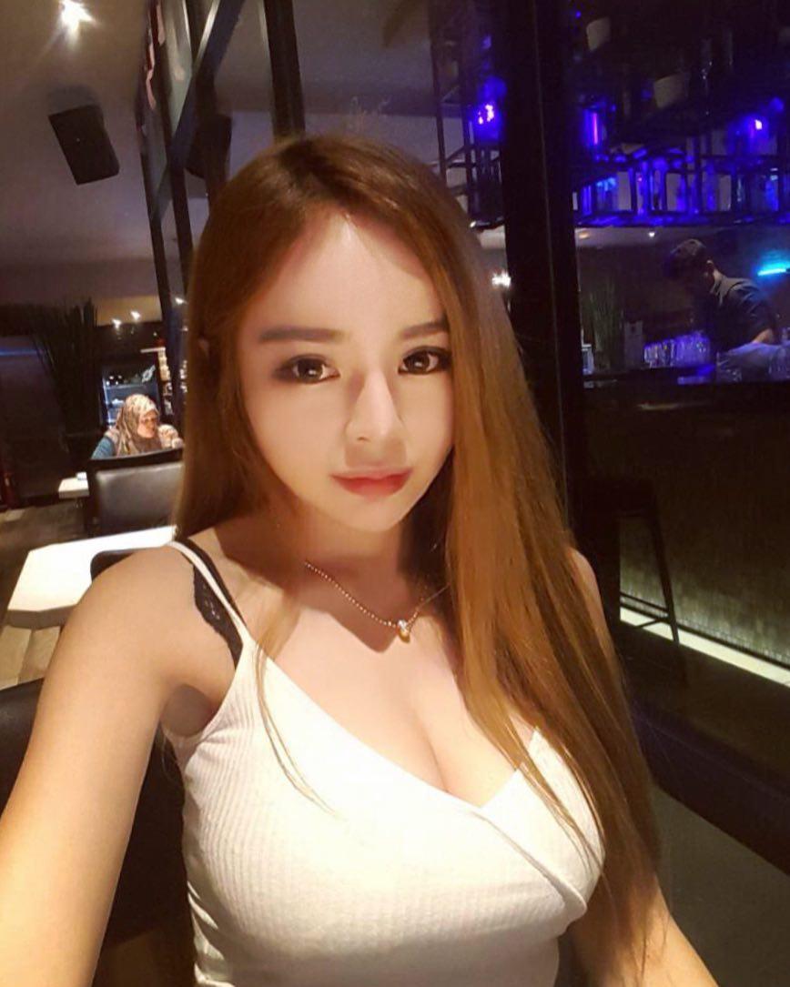 油腻的妹子Carmen Wen 待她长发及腰娶她可好?