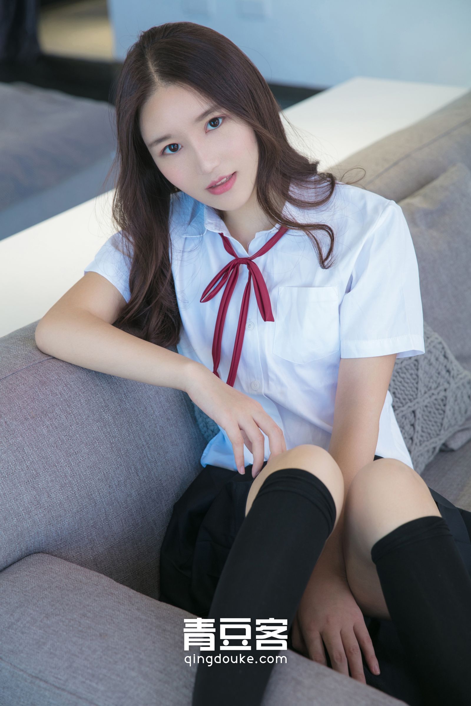 气质学妹魏扭扭 粉色内衣秀玉背
