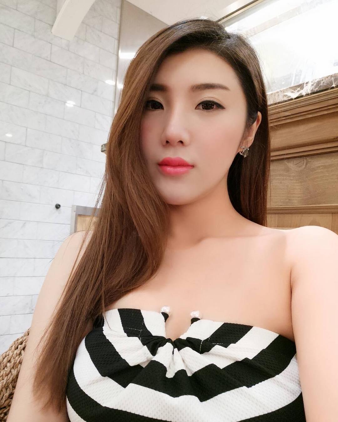 桃园烧烤店正妹女客人 超好身材让人目不转睛