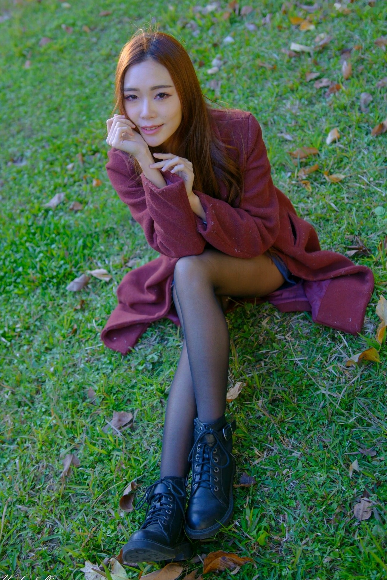 台湾正妹黄上晏:古亭站周边风衣黑丝写真,气质灵动、清纯迷人,展现都市街头优雅时尚风情