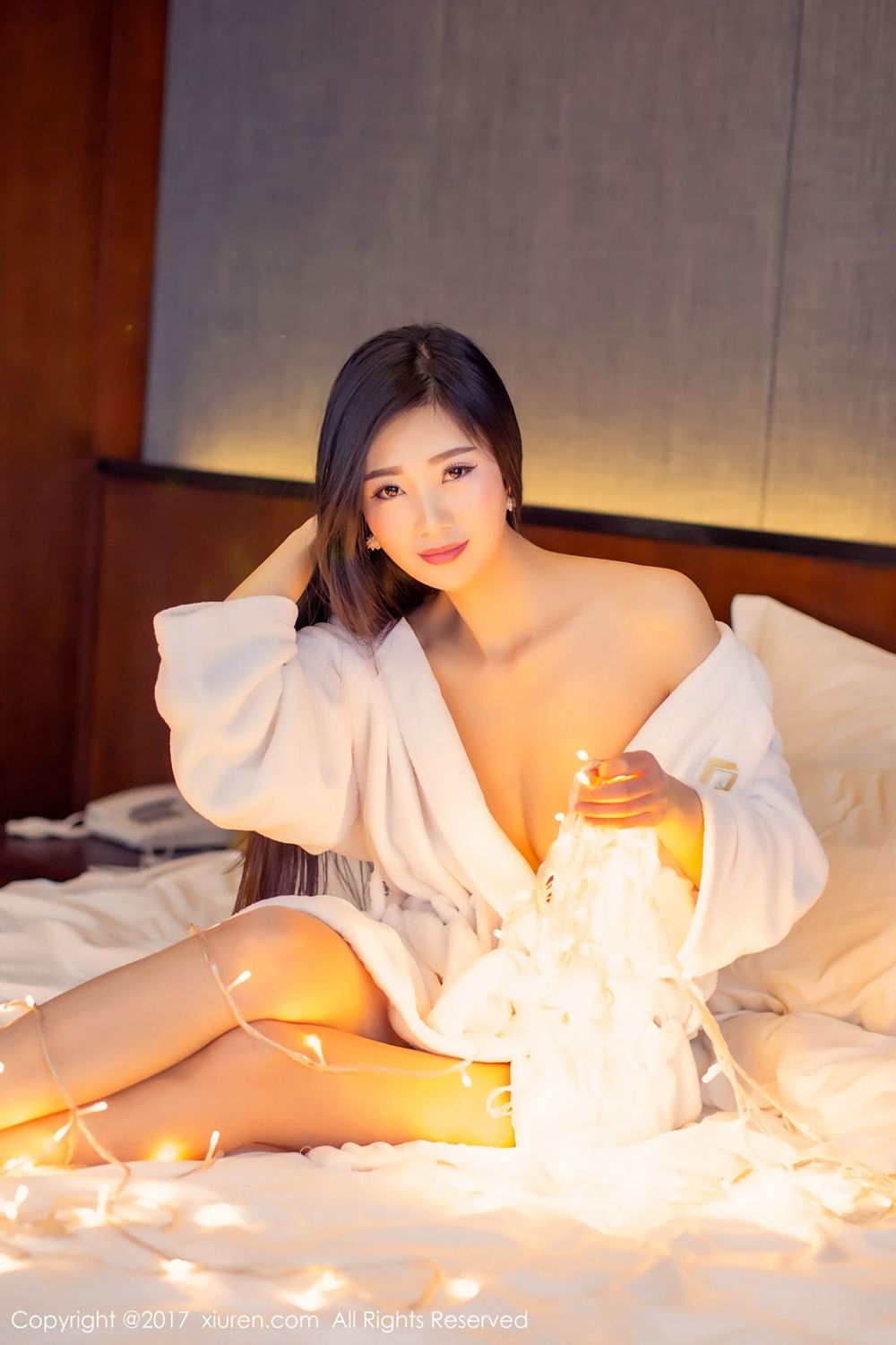 丽质美女宋-Kiki 孔雀旗袍开背毛衣