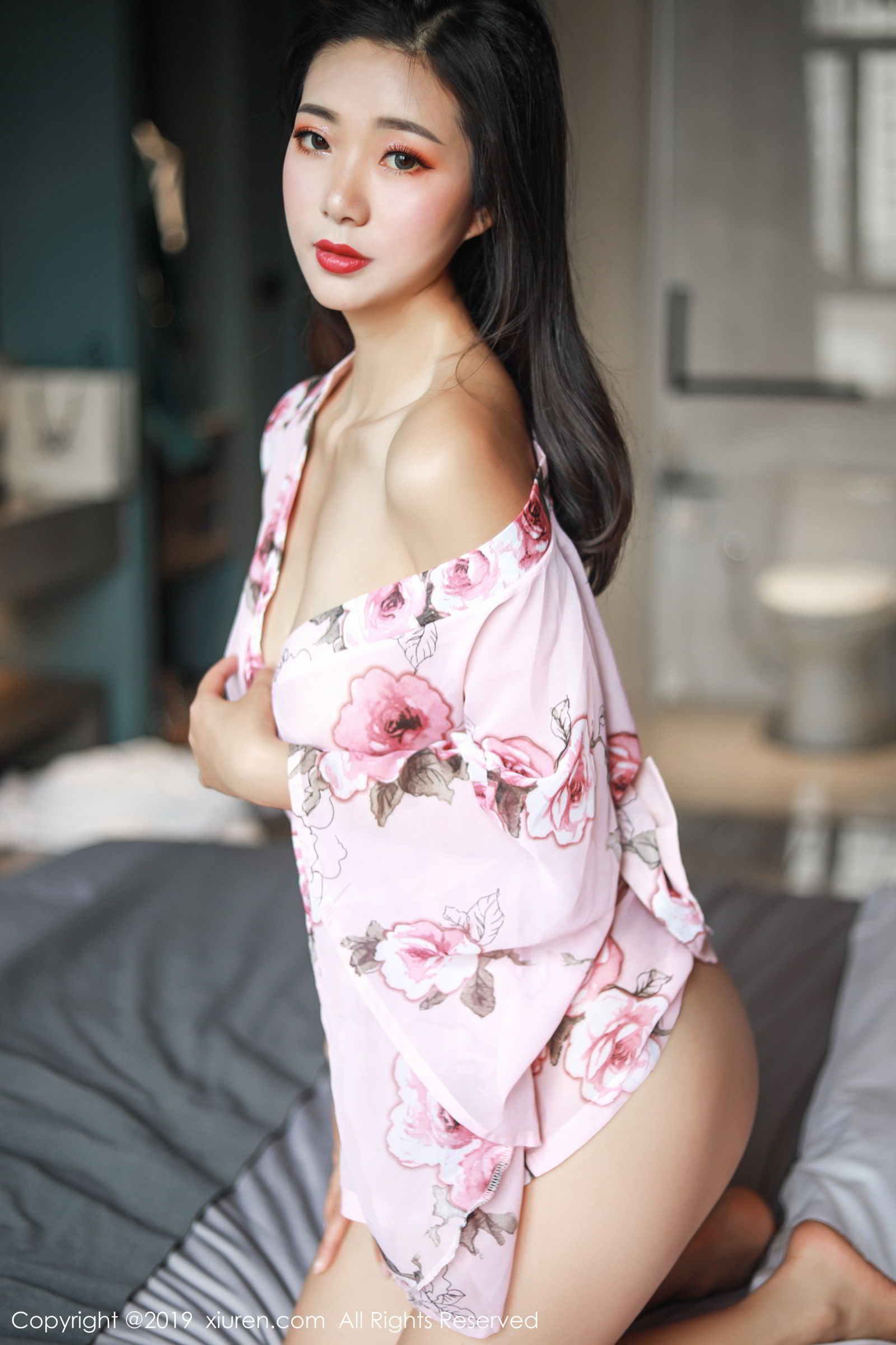 女神模特宋-Kiki 妩媚和服开胸蕾丝