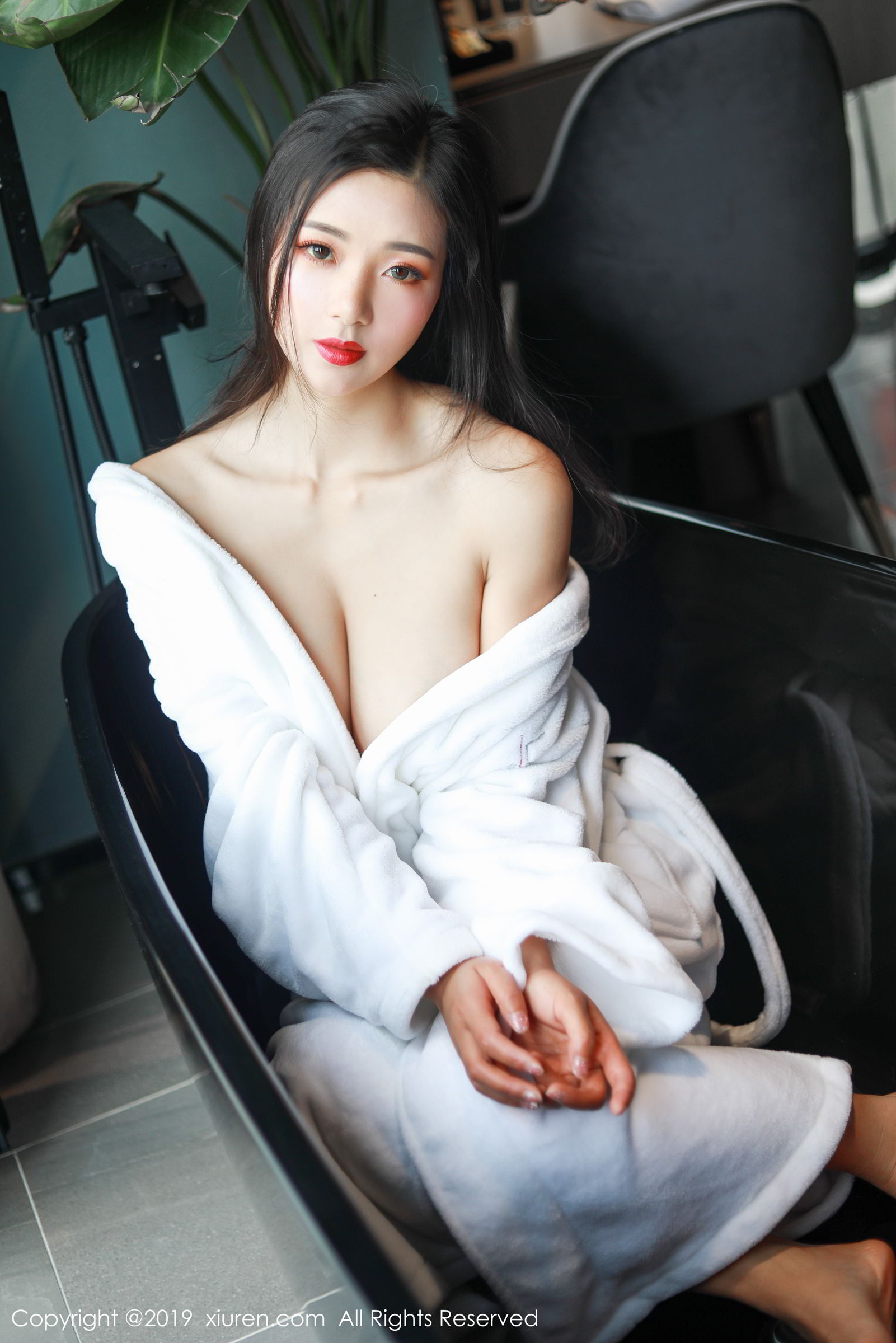 女神模特宋-Kiki 妩媚和服开胸蕾丝