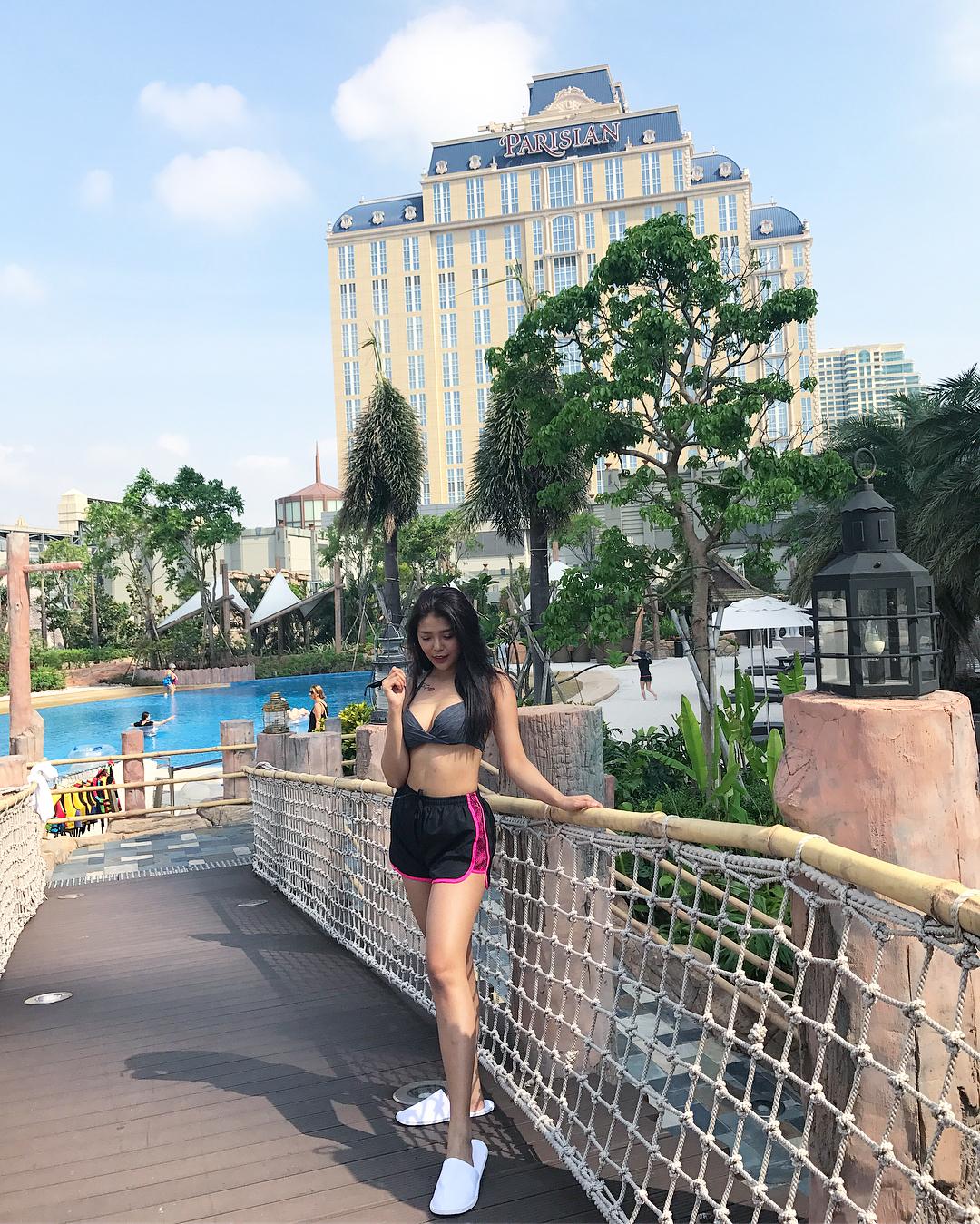 大马正妹Christine Lew 性感美腿女模