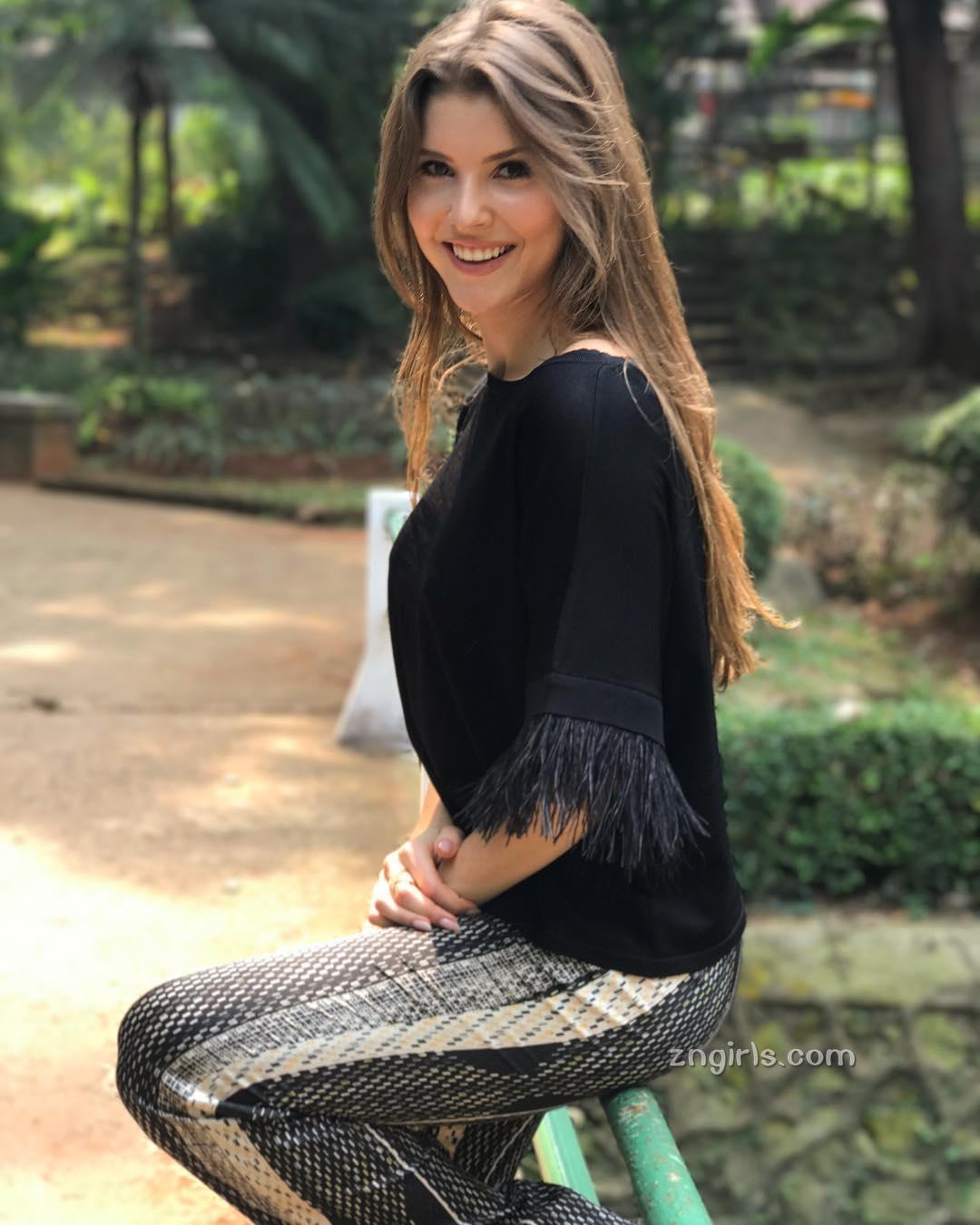 Amanda Cerny- 充满喜感的性感辣模