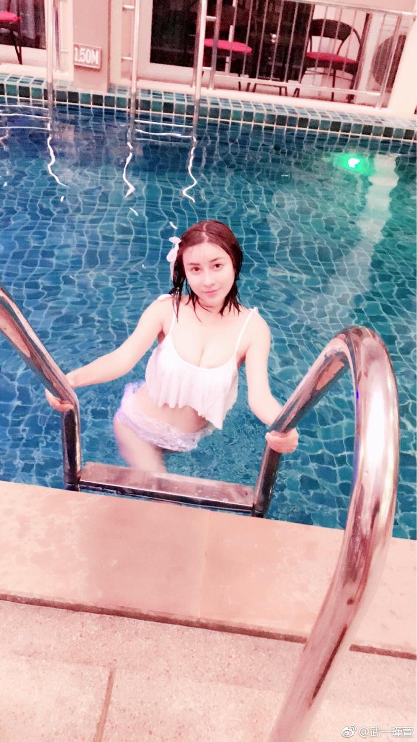 武一瑾萱微博私房美照