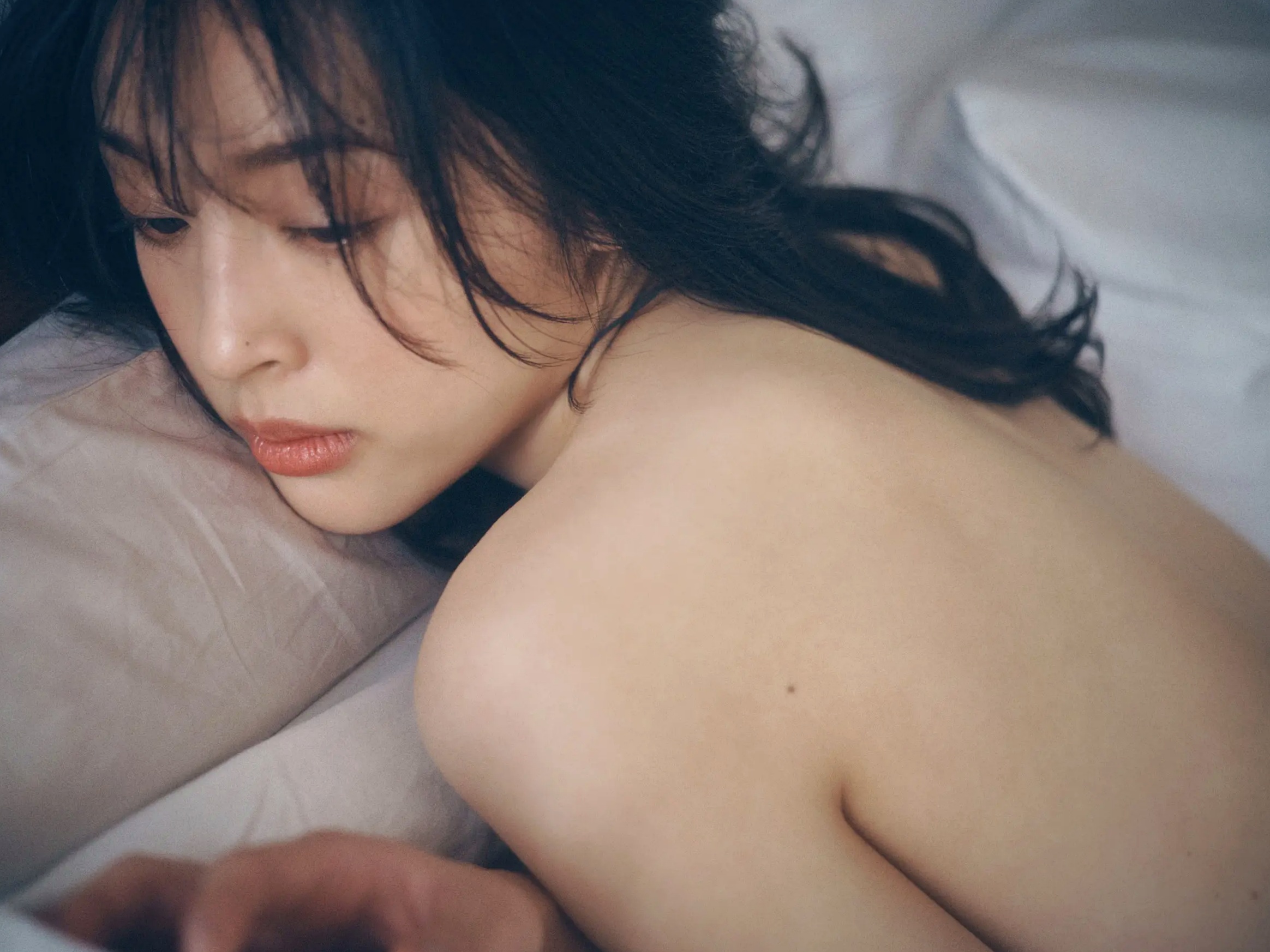 神部美咲 - ここだけの話 vol.2 阳光天台高叉泳衣与温柔私房写真