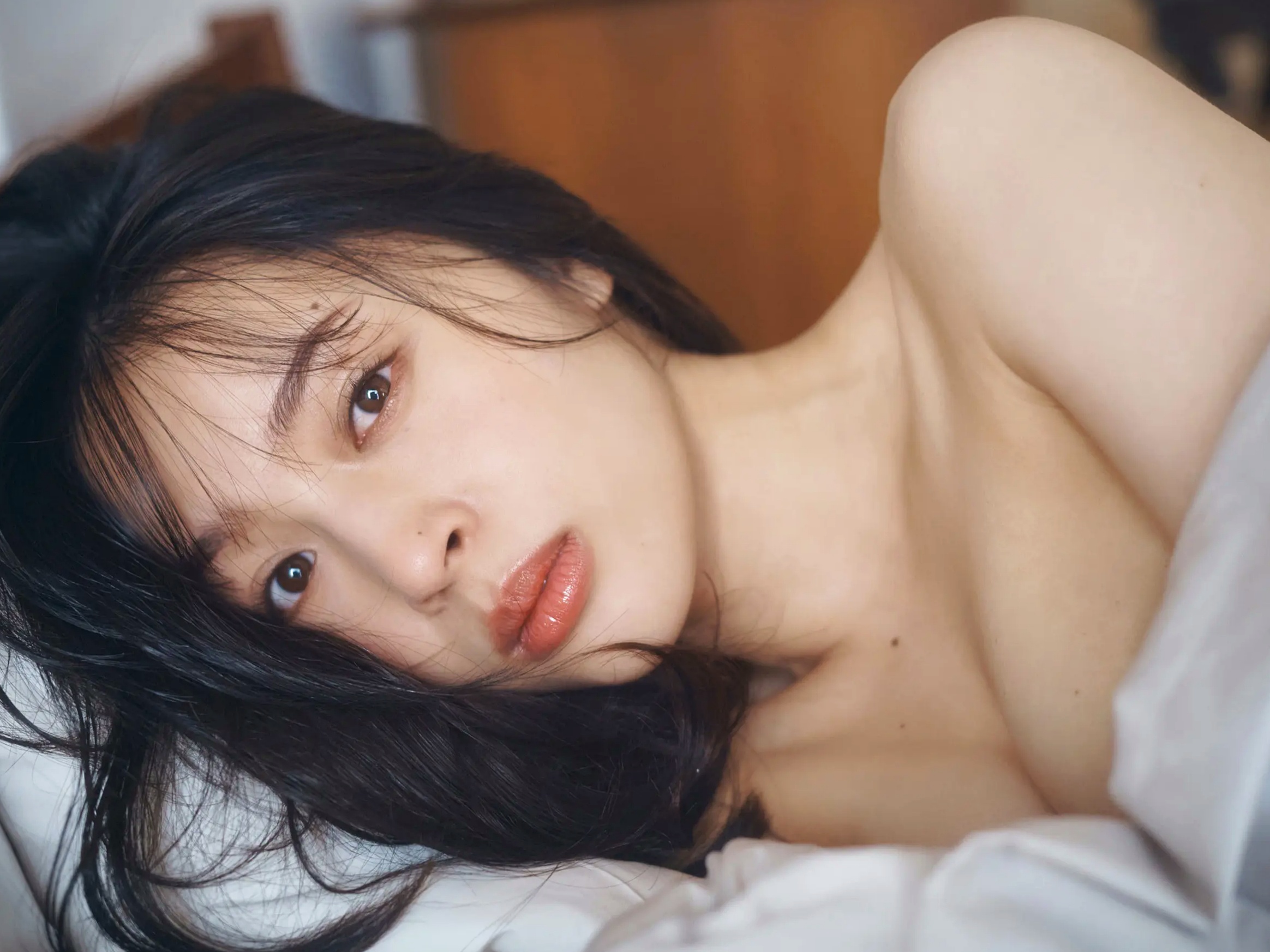神部美咲 - ここだけの話 vol.2 阳光天台高叉泳衣与温柔私房写真