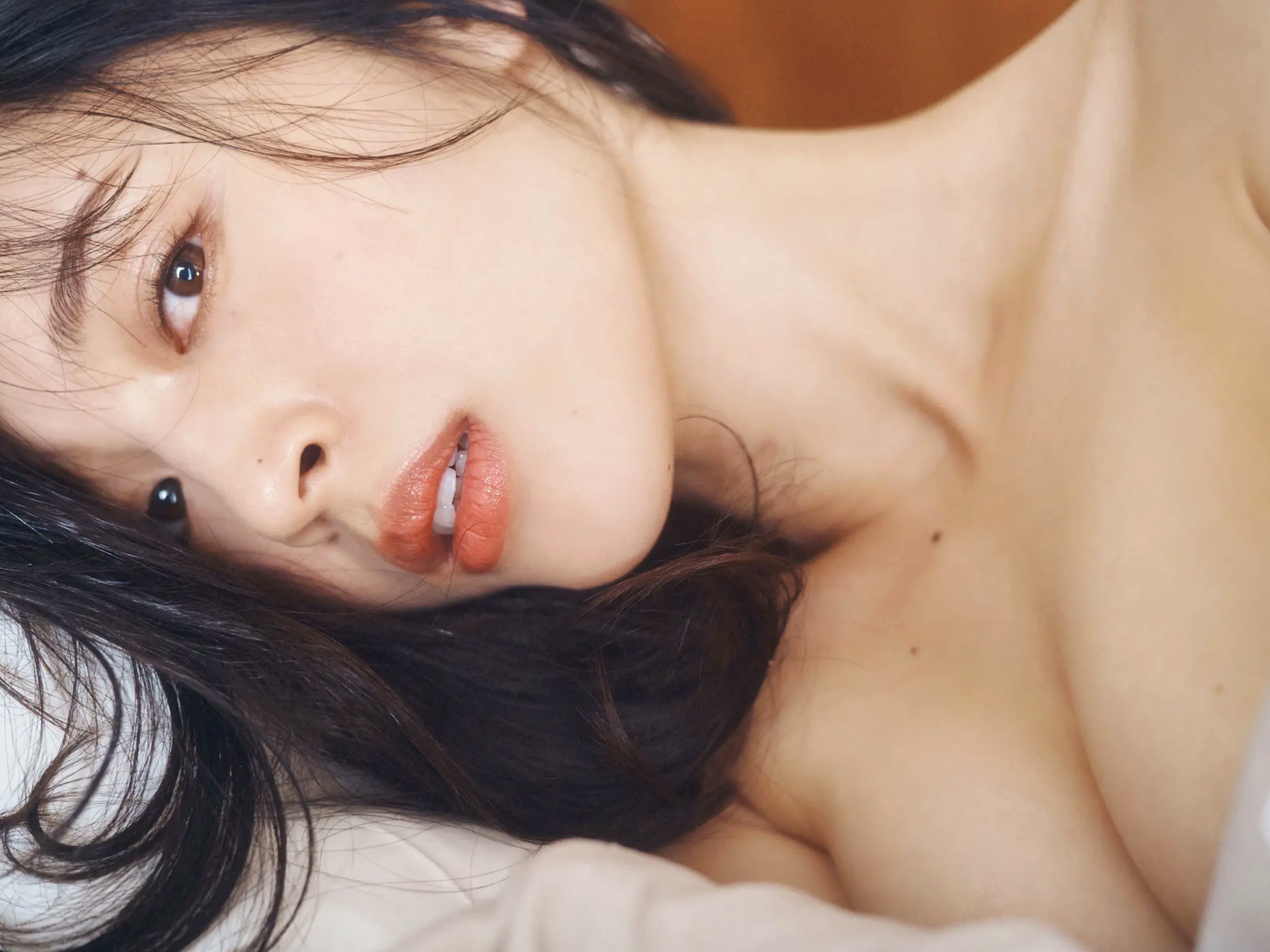 神部美咲 - ここだけの話 vol.2 阳光天台高叉泳衣与温柔私房写真