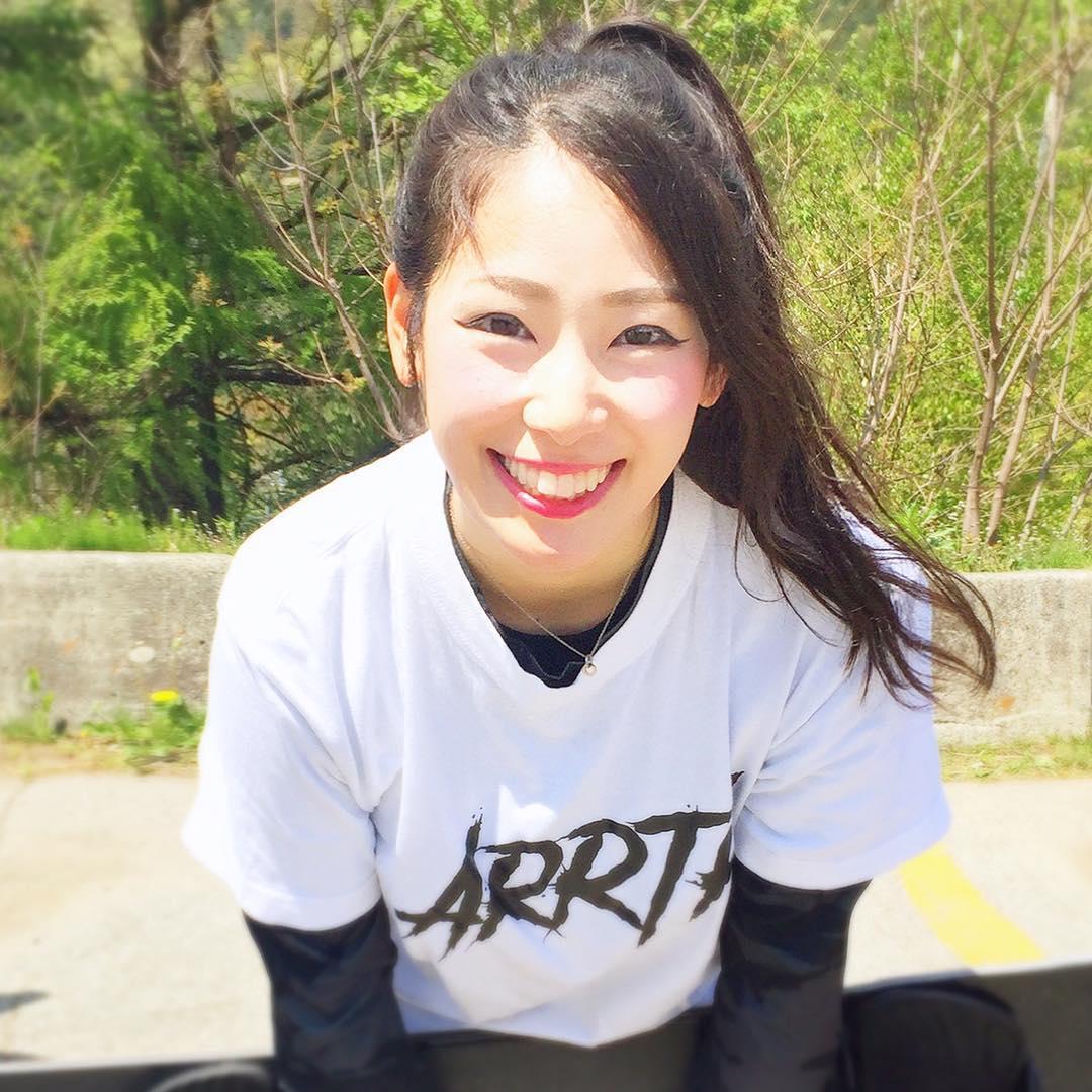 上山又下海!运动正妹りほ紧身衣好迷人