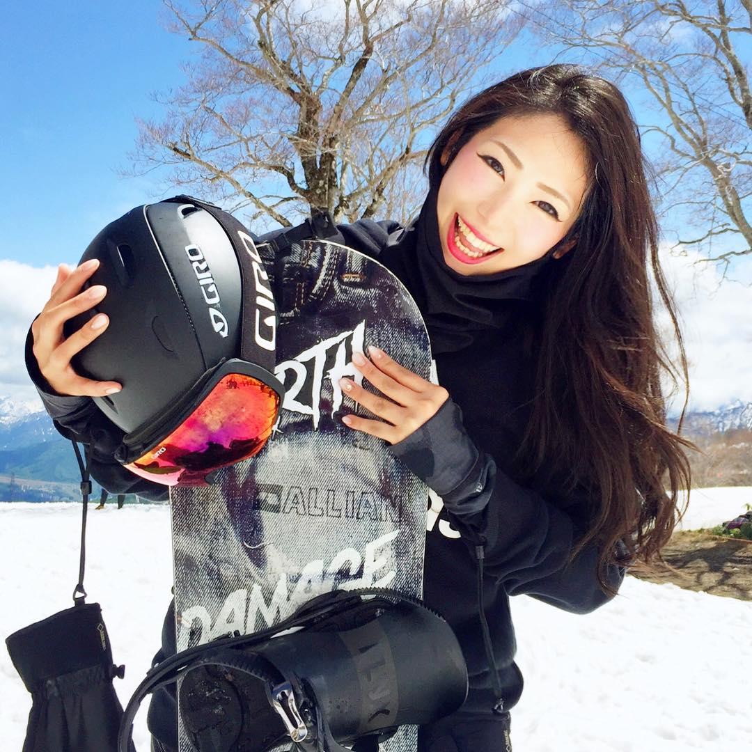 上山又下海!运动正妹りほ紧身衣好迷人