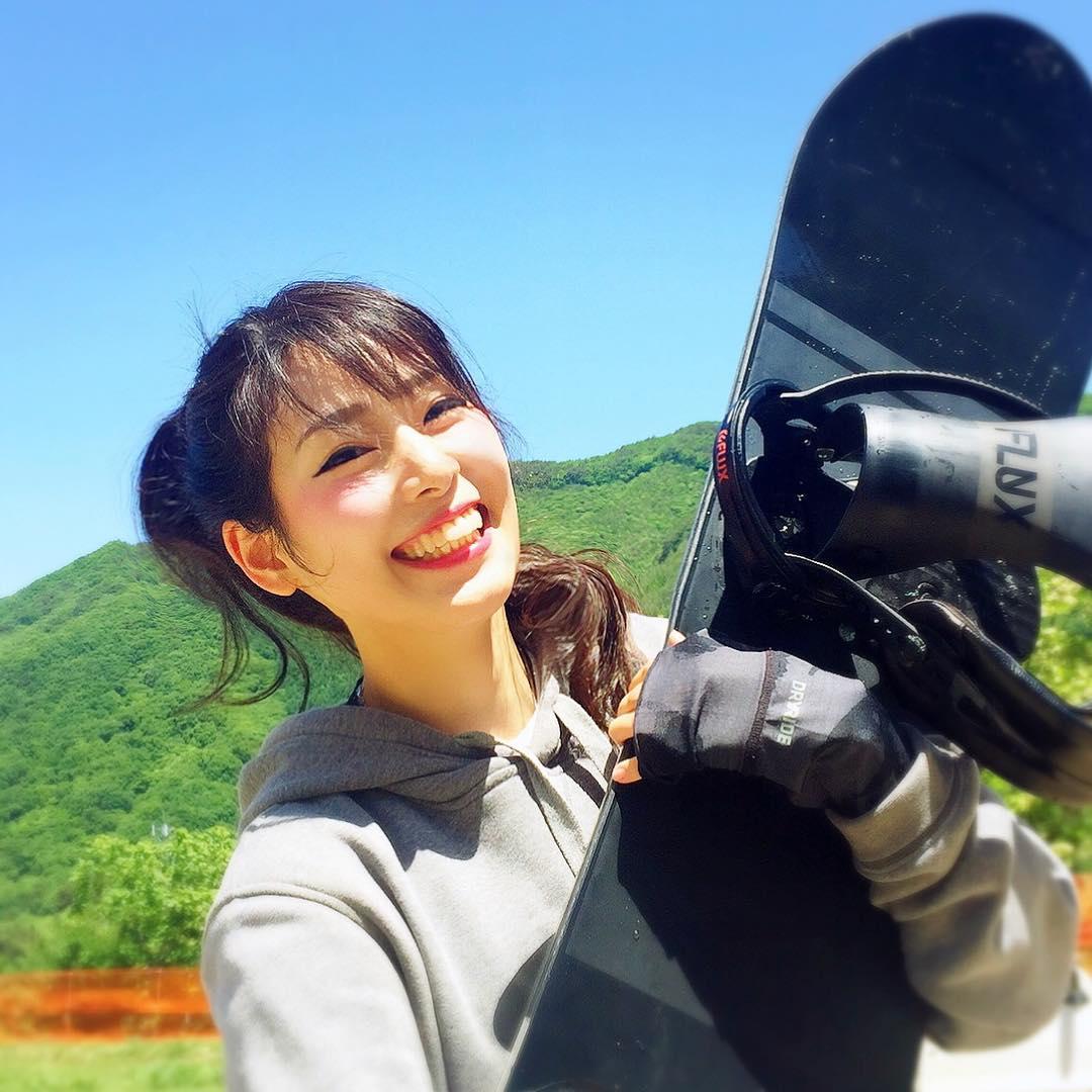 上山又下海!运动正妹りほ紧身衣好迷人