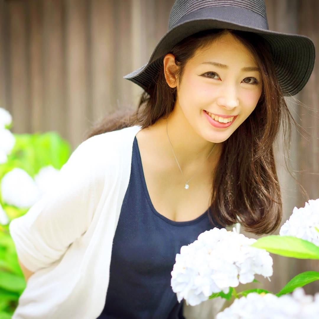 上山又下海!运动正妹りほ紧身衣好迷人