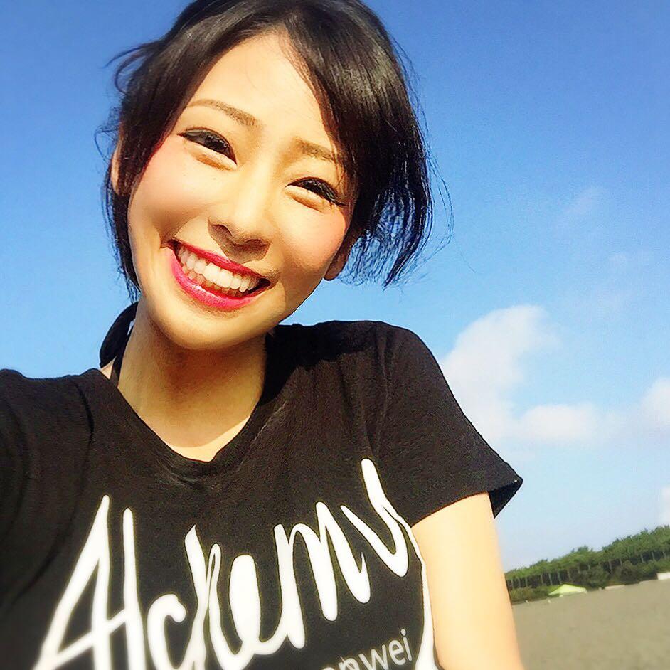 上山又下海!运动正妹りほ紧身衣好迷人