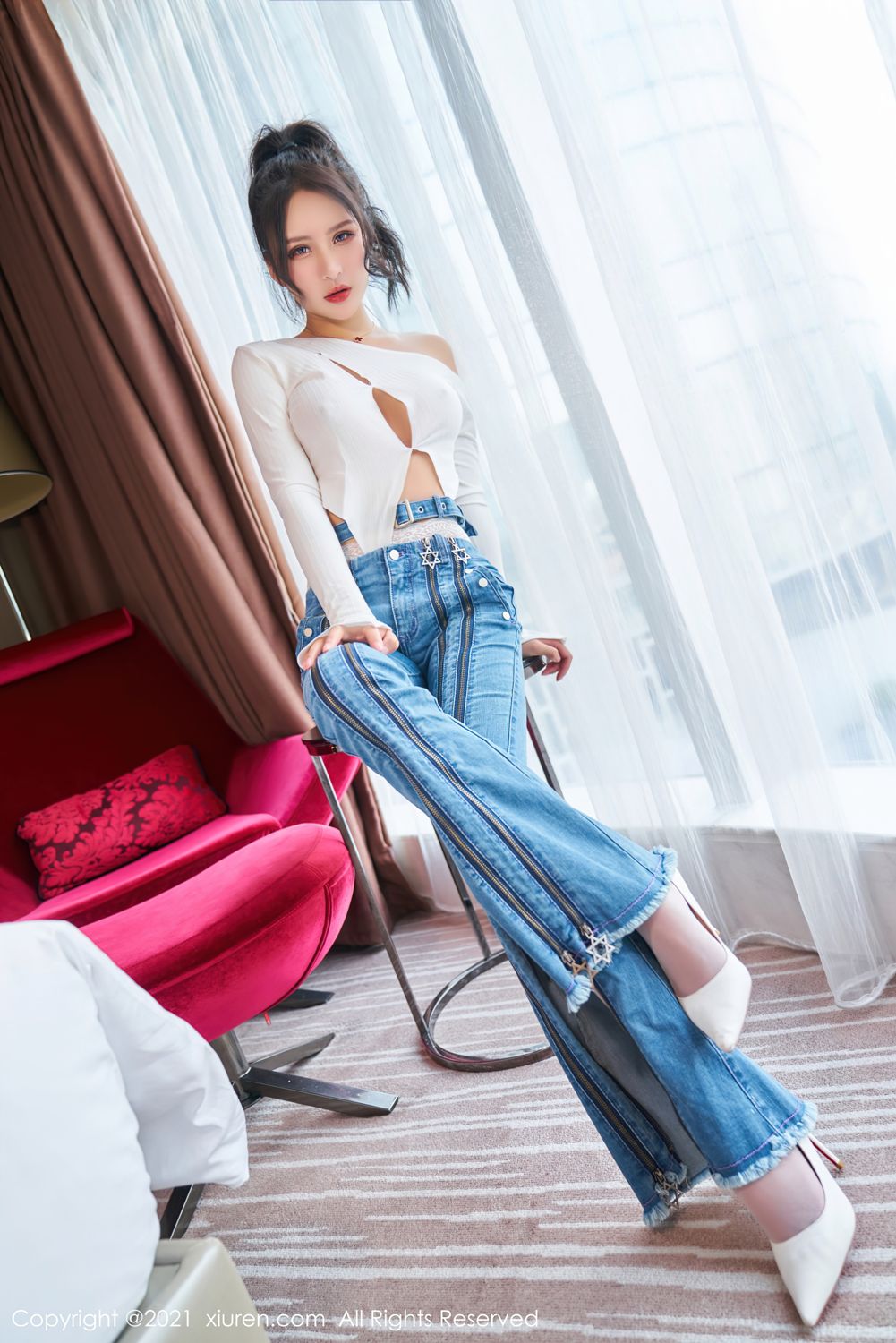 明艳动人Emily尹菲 独特魅力的牛仔裤