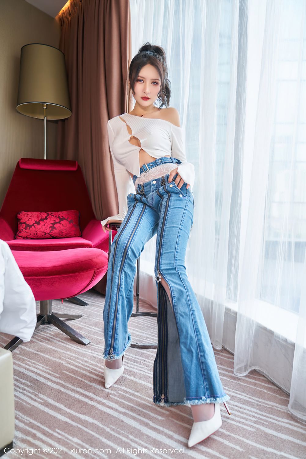 明艳动人Emily尹菲 独特魅力的牛仔裤