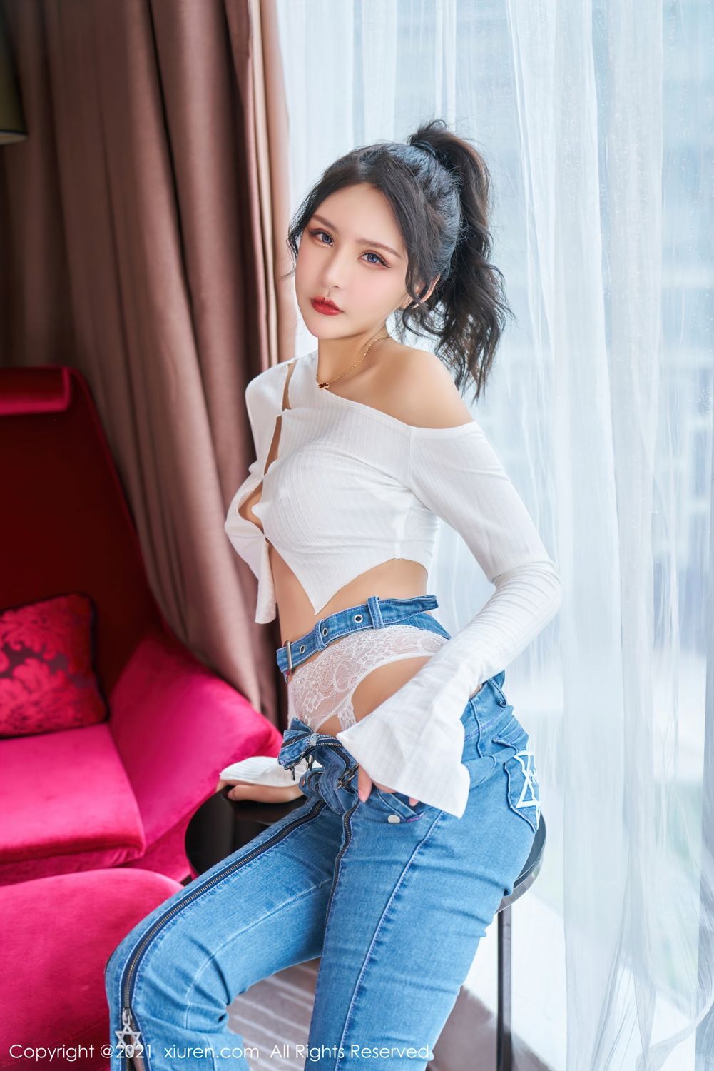 明艳动人Emily尹菲 独特魅力的牛仔裤