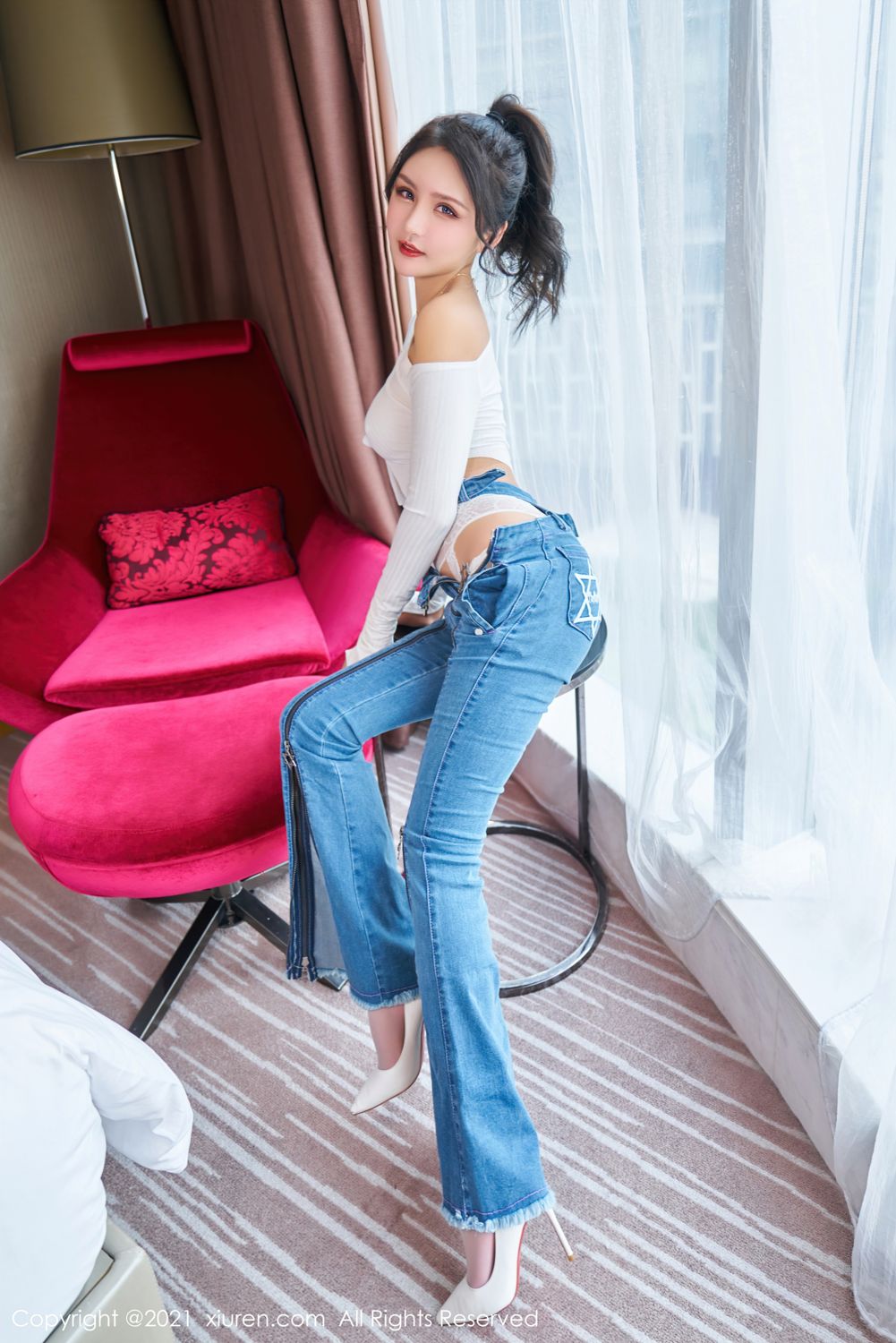 明艳动人Emily尹菲 独特魅力的牛仔裤